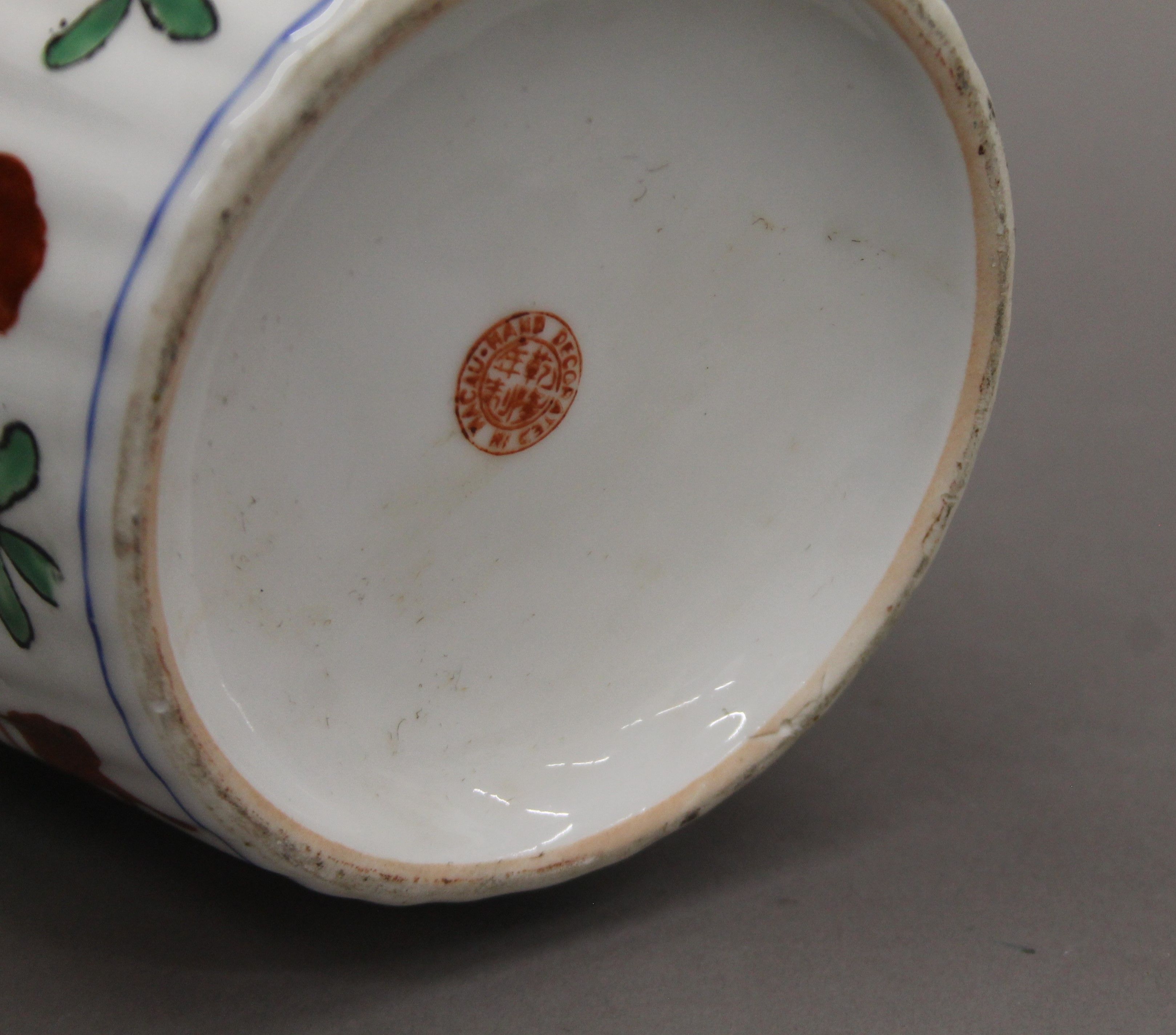 A Chinese porcelain lidded vase. 40 cm high. - Image 4 of 4