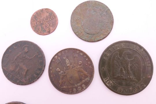 A small quantity of coins. - Image 4 of 5