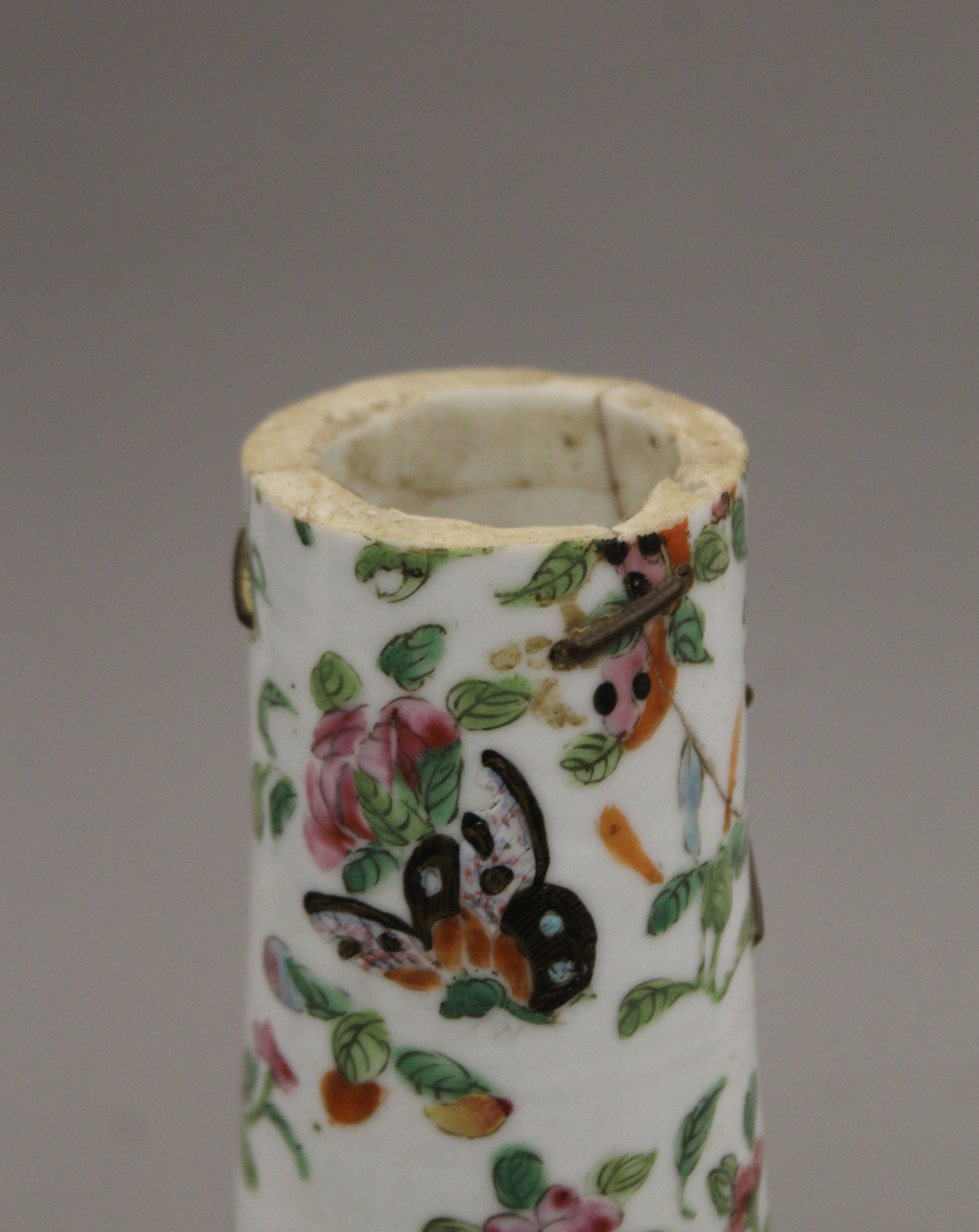 A quantity of Oriental ceramics, comprising a 'Famille Jeaune' vase together with a globular vase, - Image 8 of 26