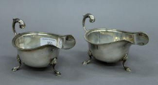 A pair of silver sauce boats. 14.5 cm long. 201.9 grammes.