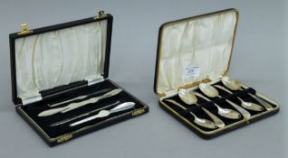 A cased set of silver teaspoons and a cased part set of five silver escargot forks. 189.4 grammes.