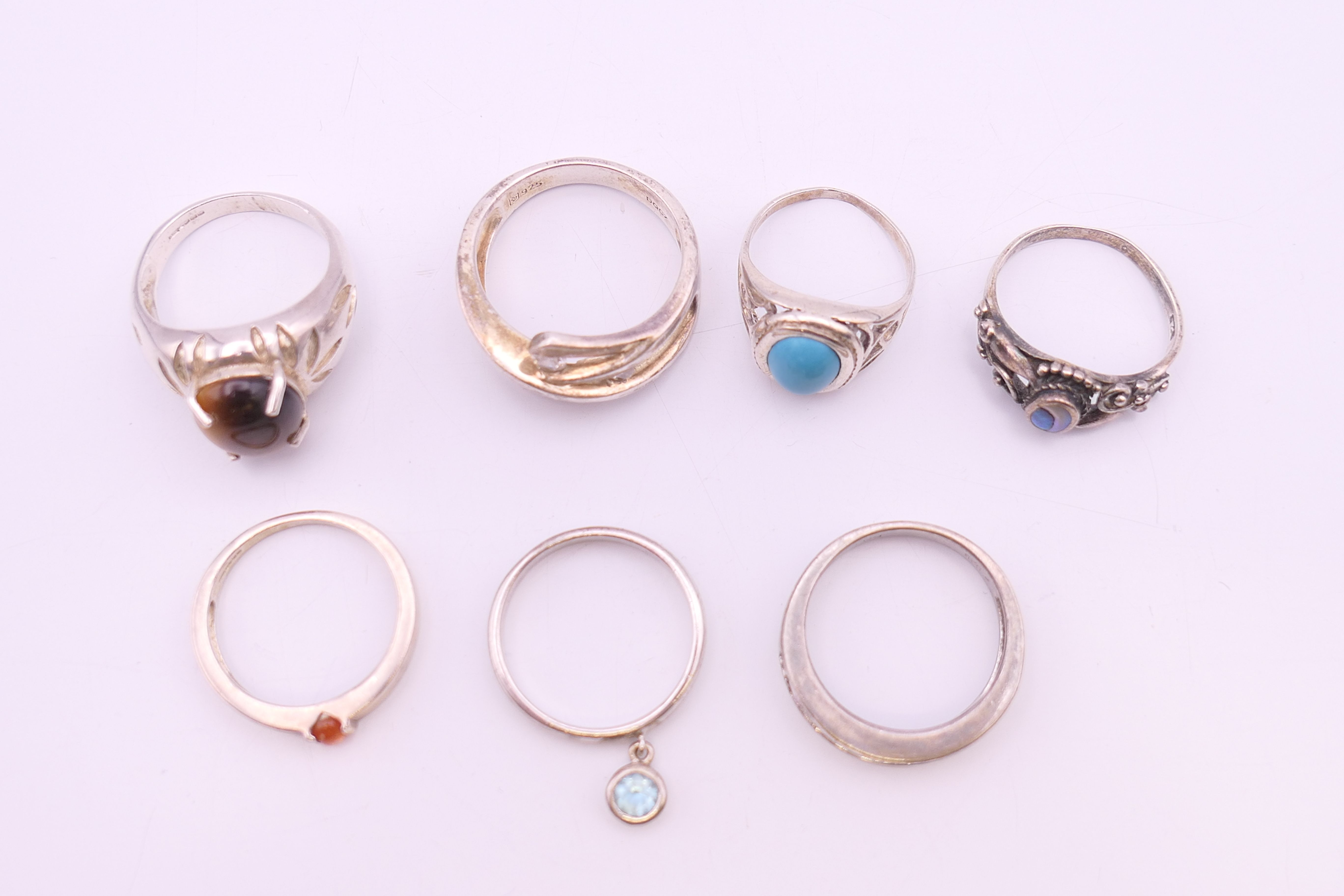 Seven various silver rings. - Image 2 of 6