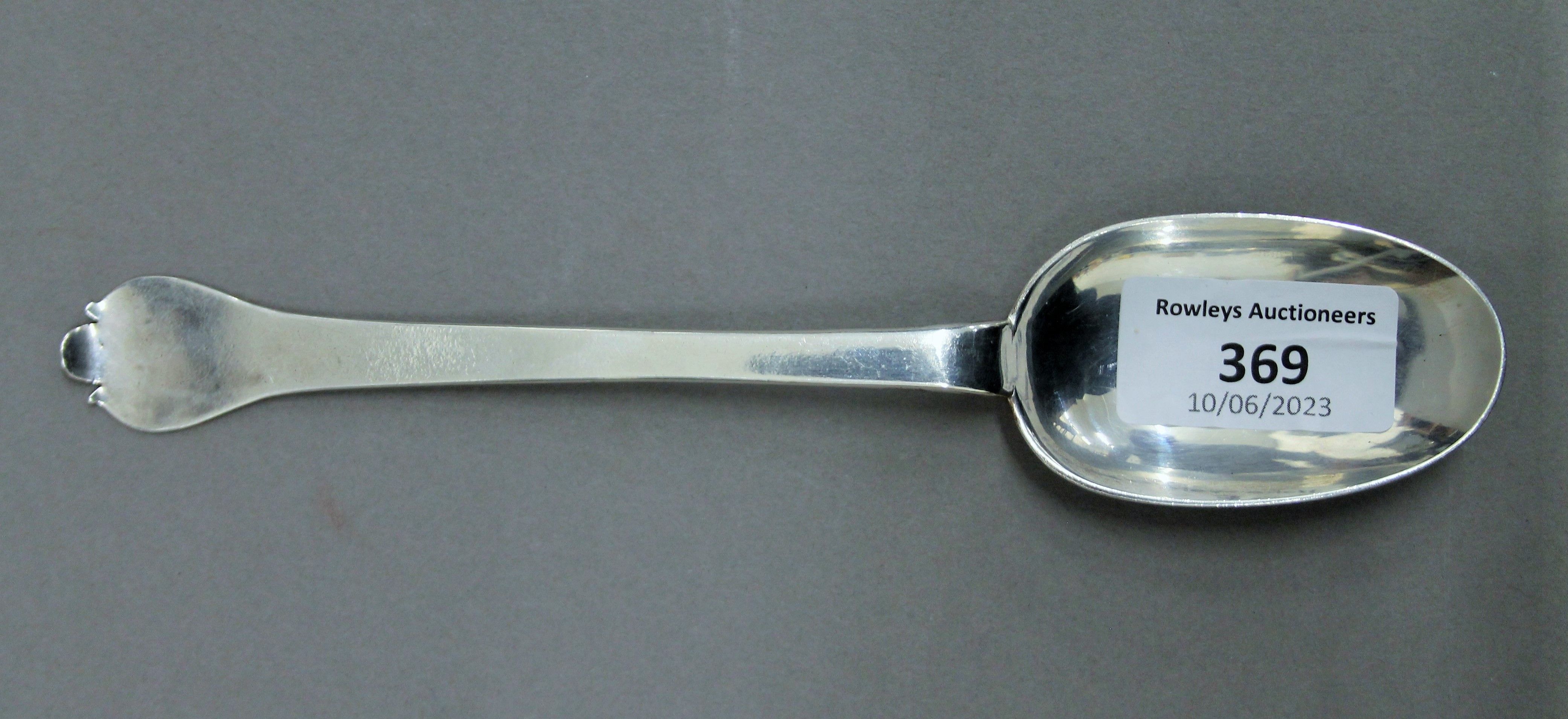 A William III silver trefid spoon, makers mark of Lawrence Coles, London 1698. 19.5 cm long.