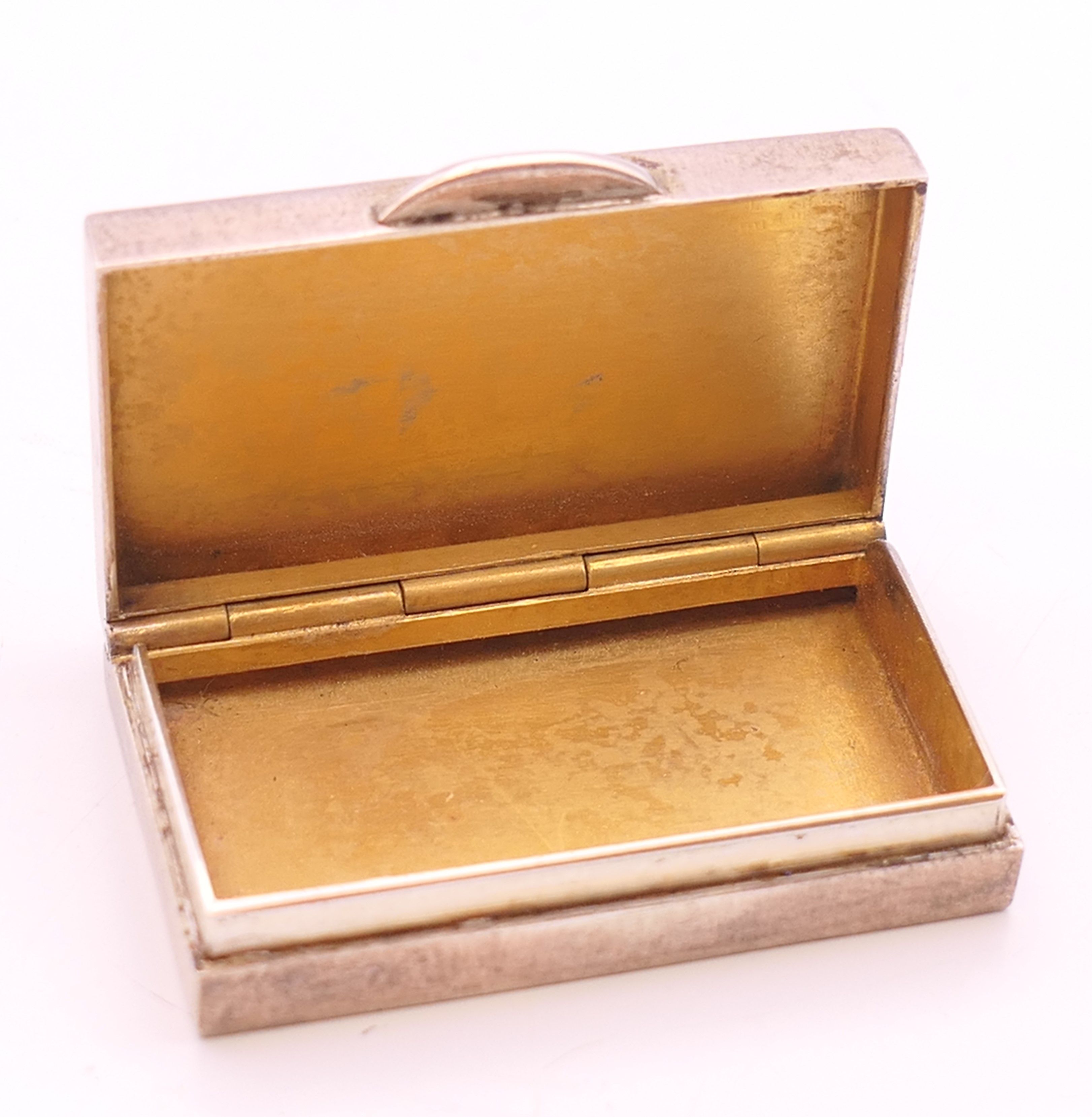 A silver pen knife, a silver thimble and a small silver box. Penknife 8.25 cm long closed, box 3. - Image 8 of 9