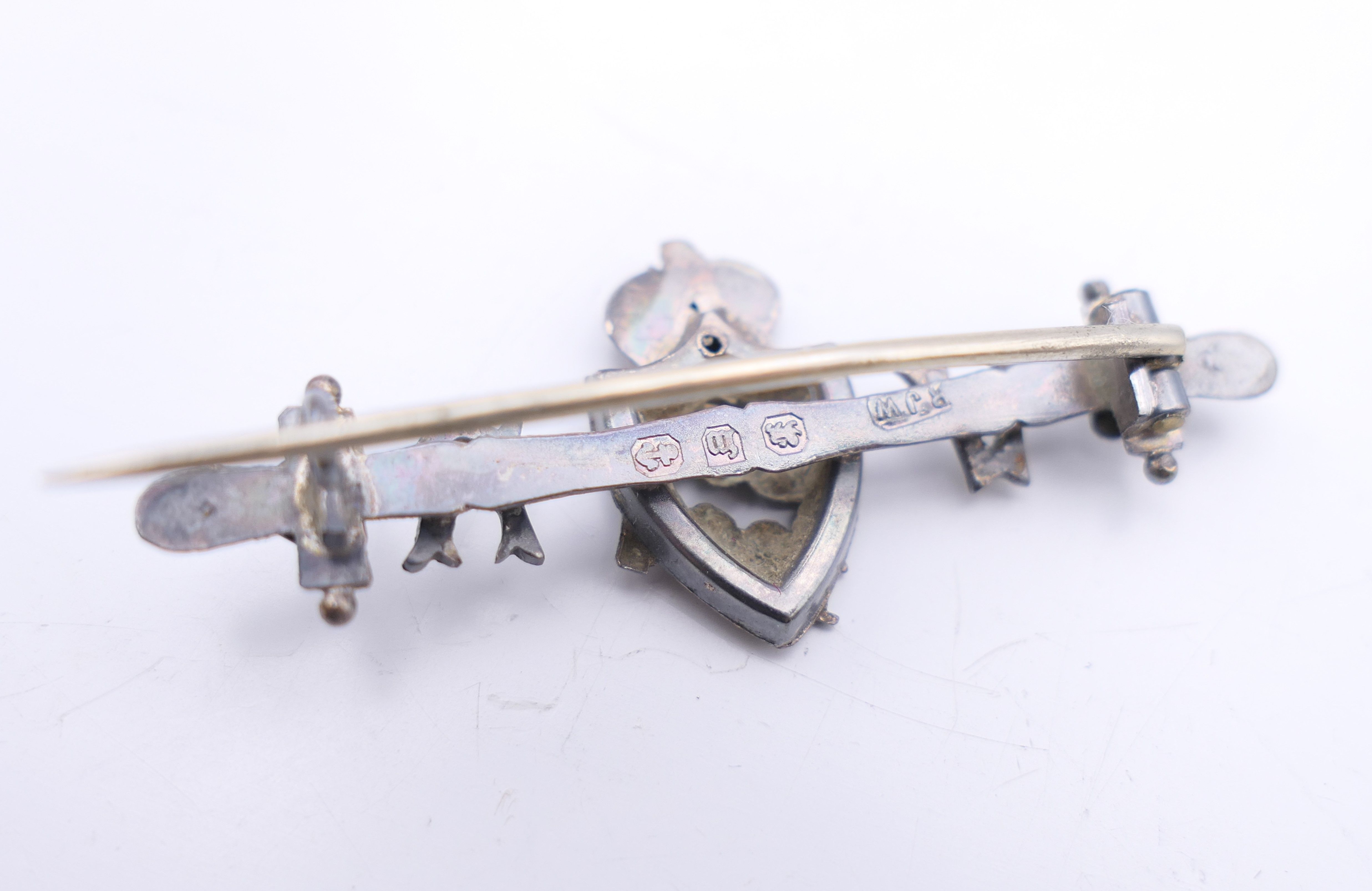 A Victorian 1837-1897 Jubilee brooch, in original box. 4 cm long. - Image 3 of 5