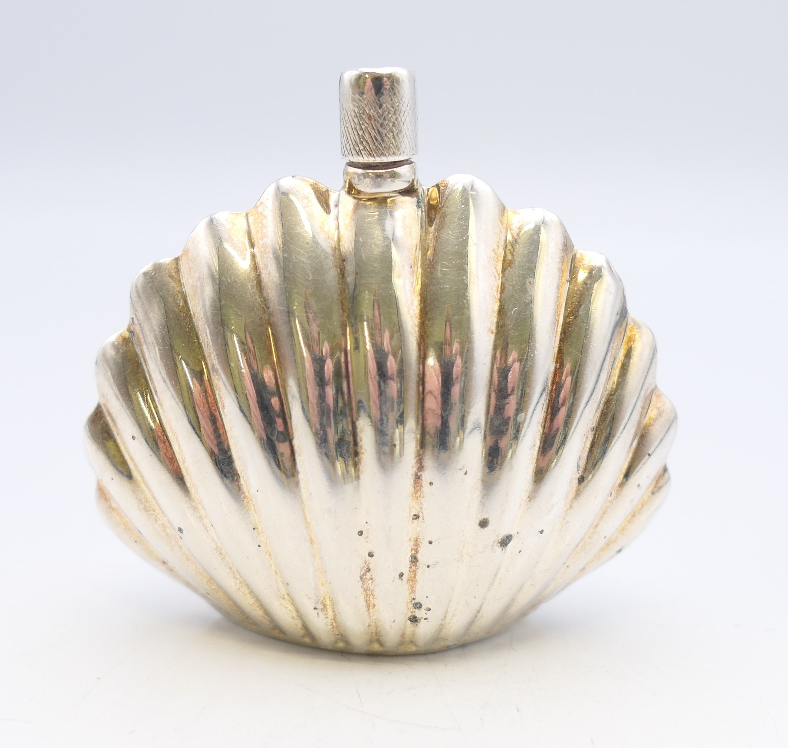 A silver shell form perfume bottle. 6 cm high. - Image 2 of 5