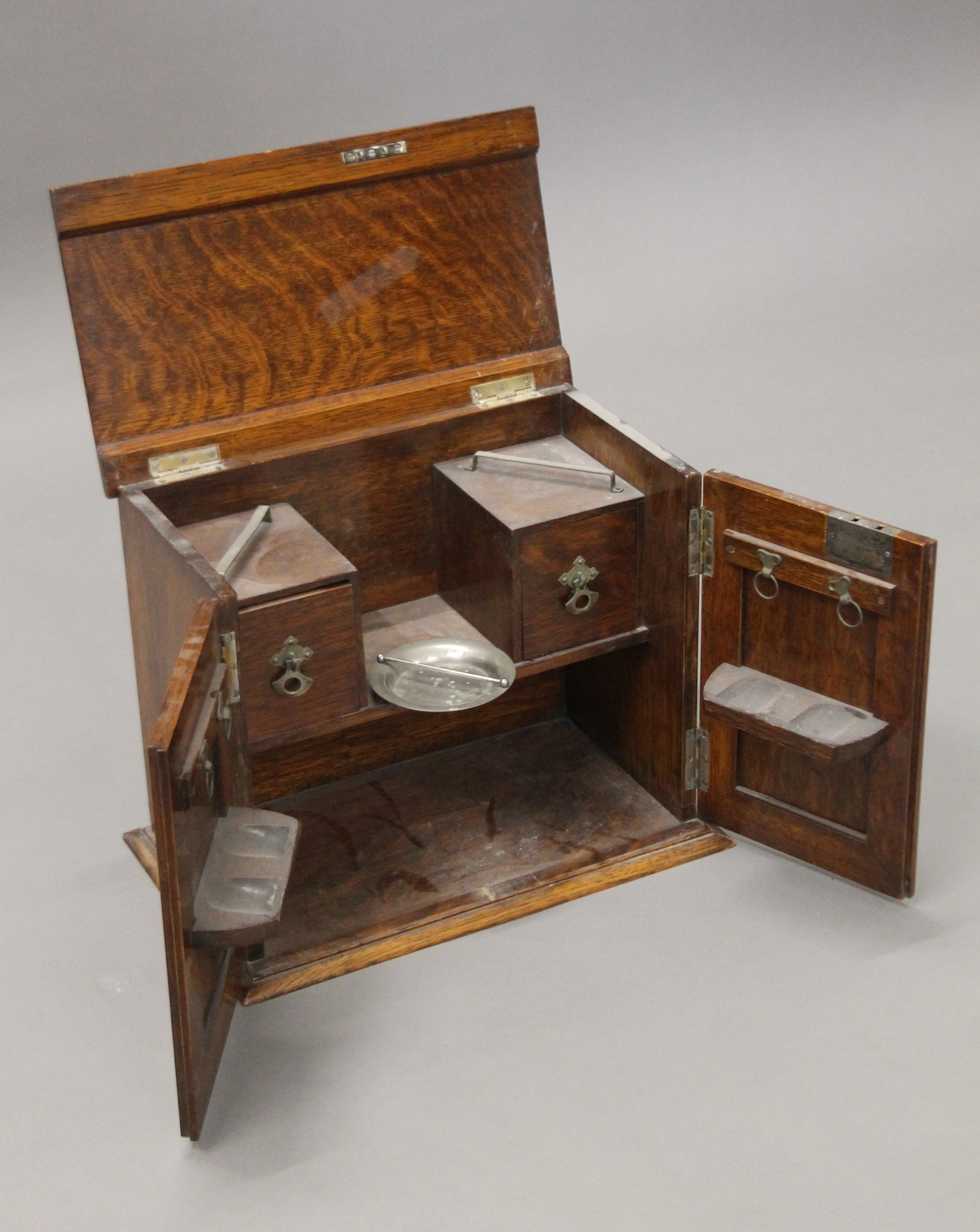 An early 20th century oak smoker's cabinet. 37 cm wide. - Image 3 of 7