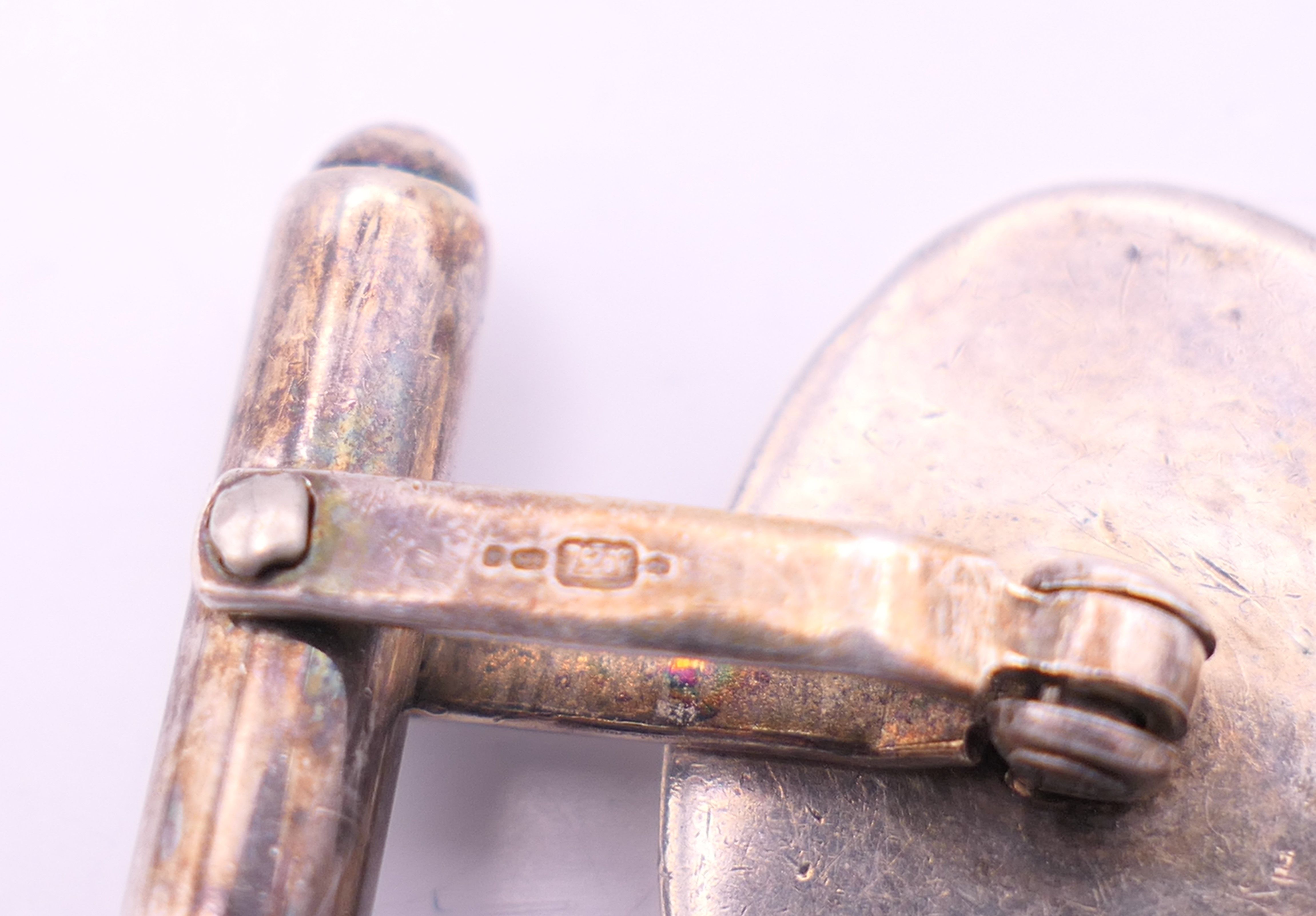 A pair of silver hallmarked cufflinks and a pair of red enamel cufflinks. - Image 4 of 6