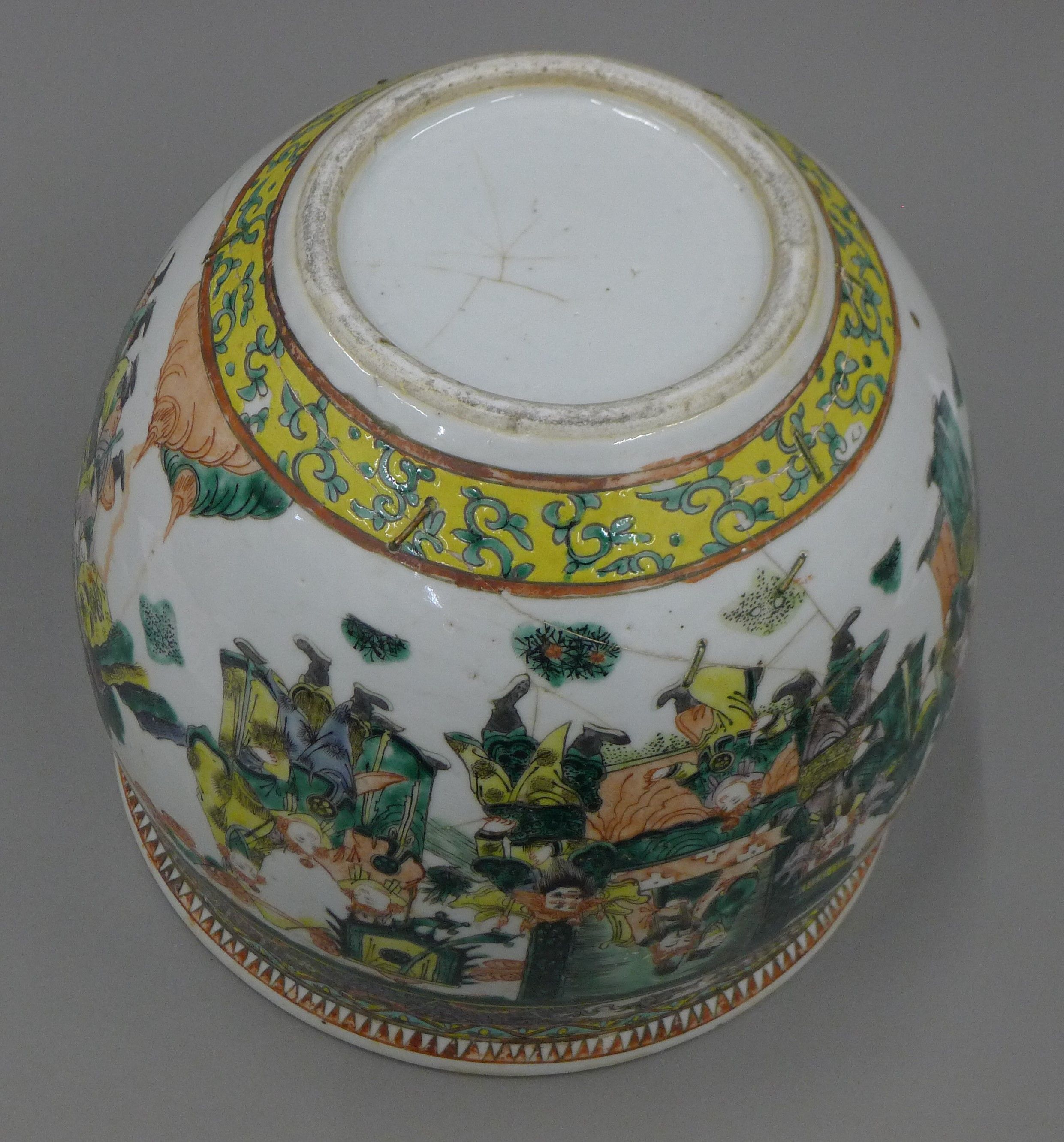 A 19th century Chinese porcelain famille verte jardiniere. 22.5 cm high. - Image 6 of 9