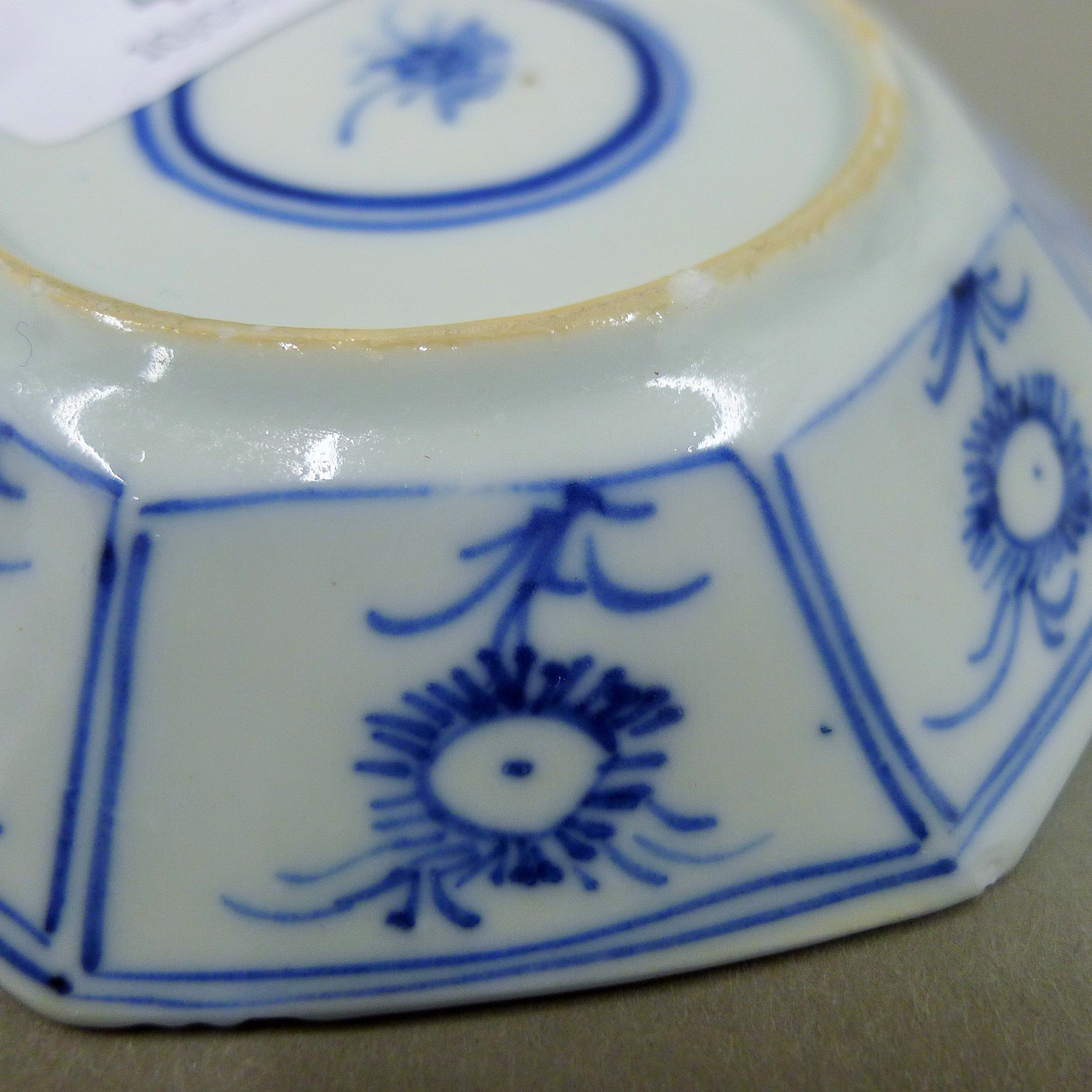 A small 18th century Chinese blue and white octagonal dish. 9 cm diameter. - Image 4 of 4