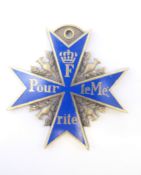 A blue enamel medal. 5 cm high.