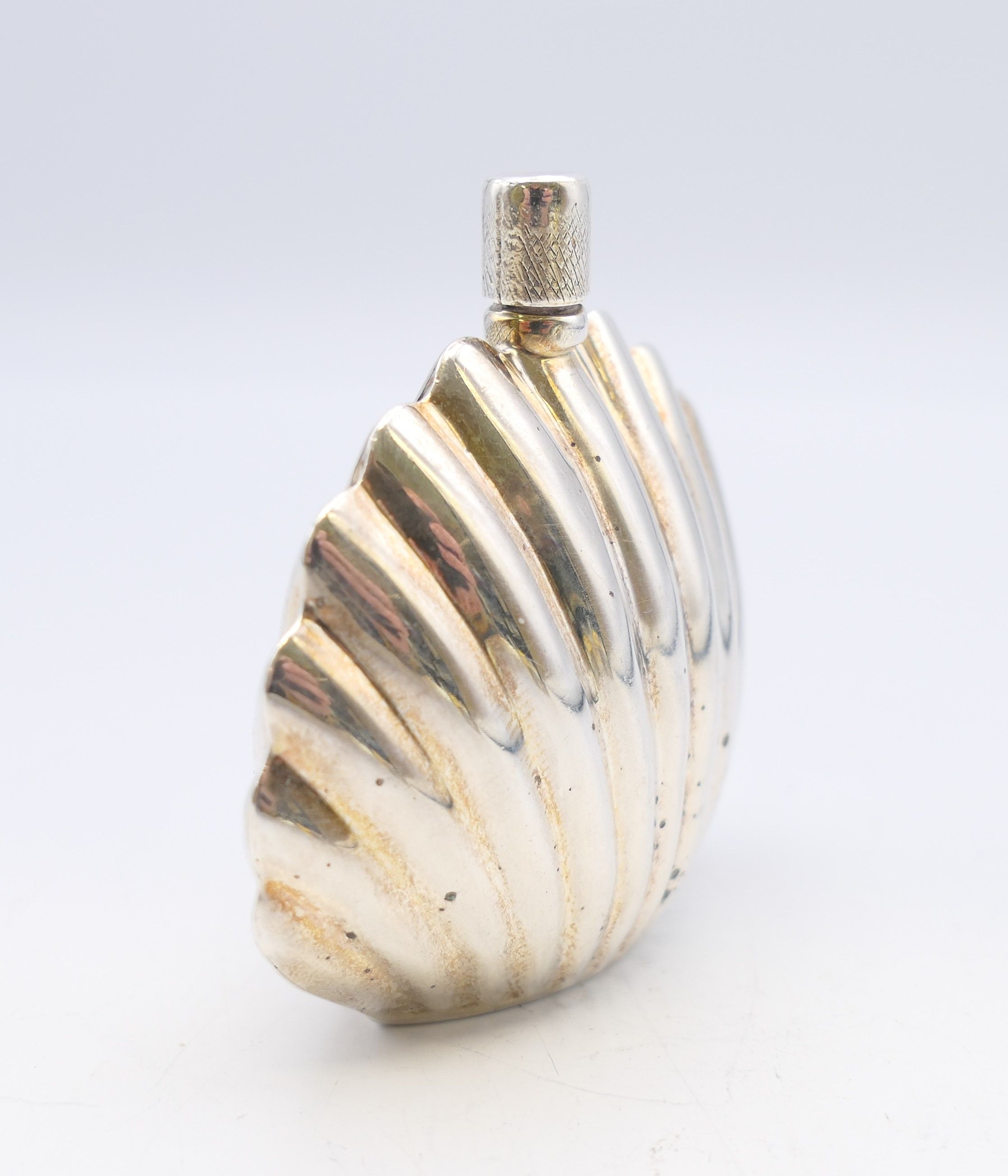 A silver shell form perfume bottle. 6 cm high. - Image 3 of 5