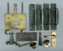 A box of miscellaneous brass and metalwork.