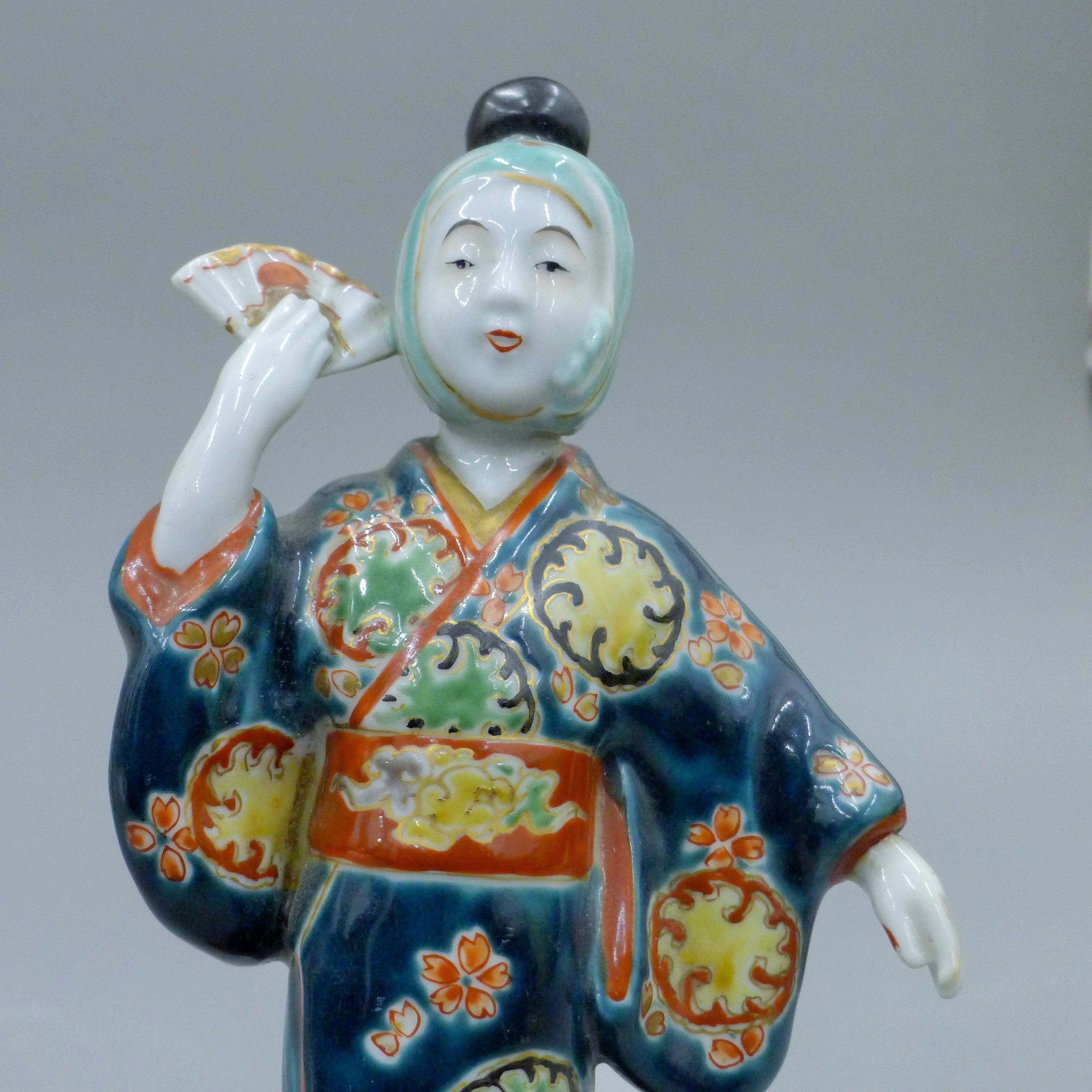 A pair of Japanese Meiji period porcelain figures. Each approximately 19 cm high. - Image 5 of 9