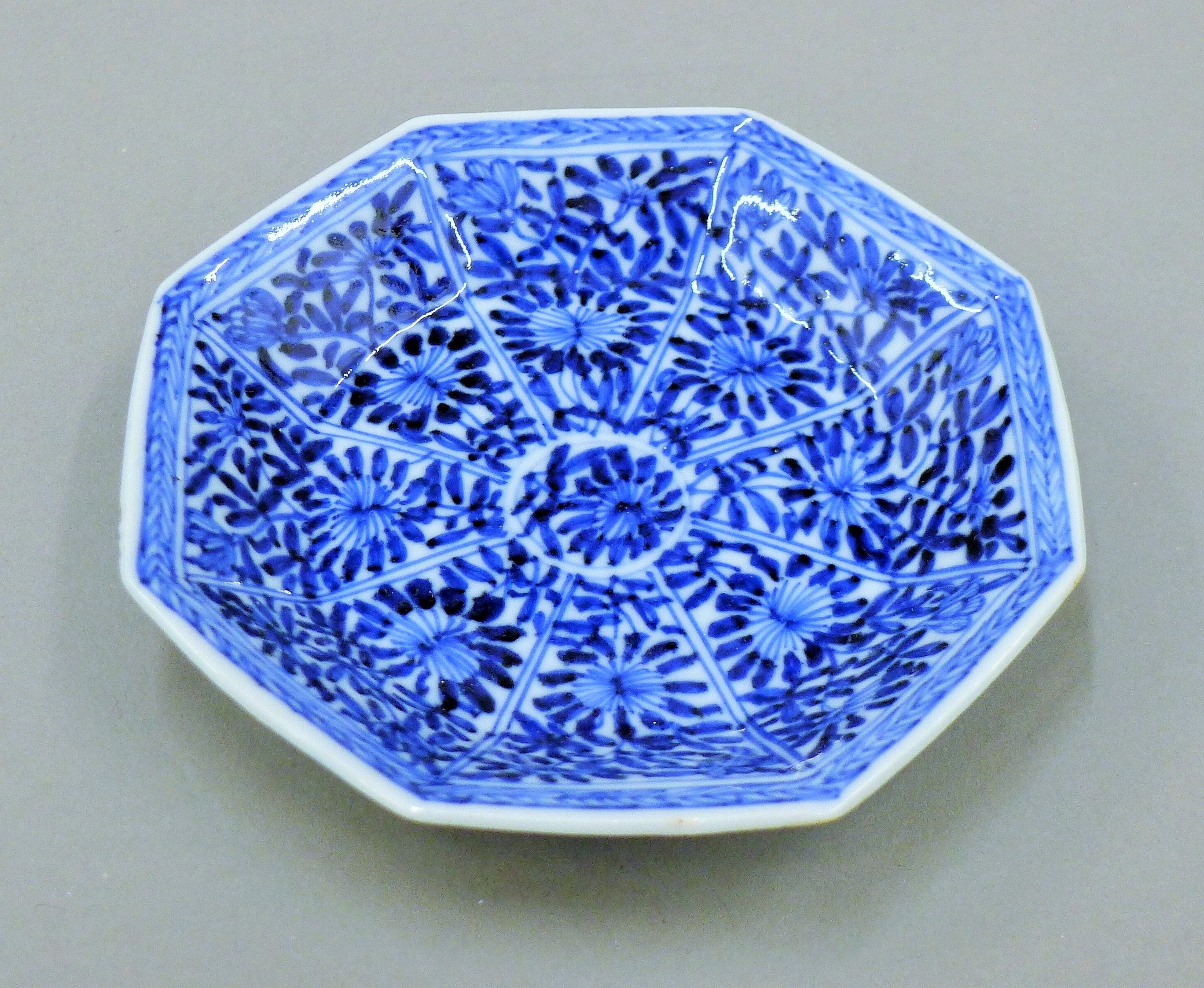 A small 18th century Chinese blue and white octagonal dish. 9 cm diameter.