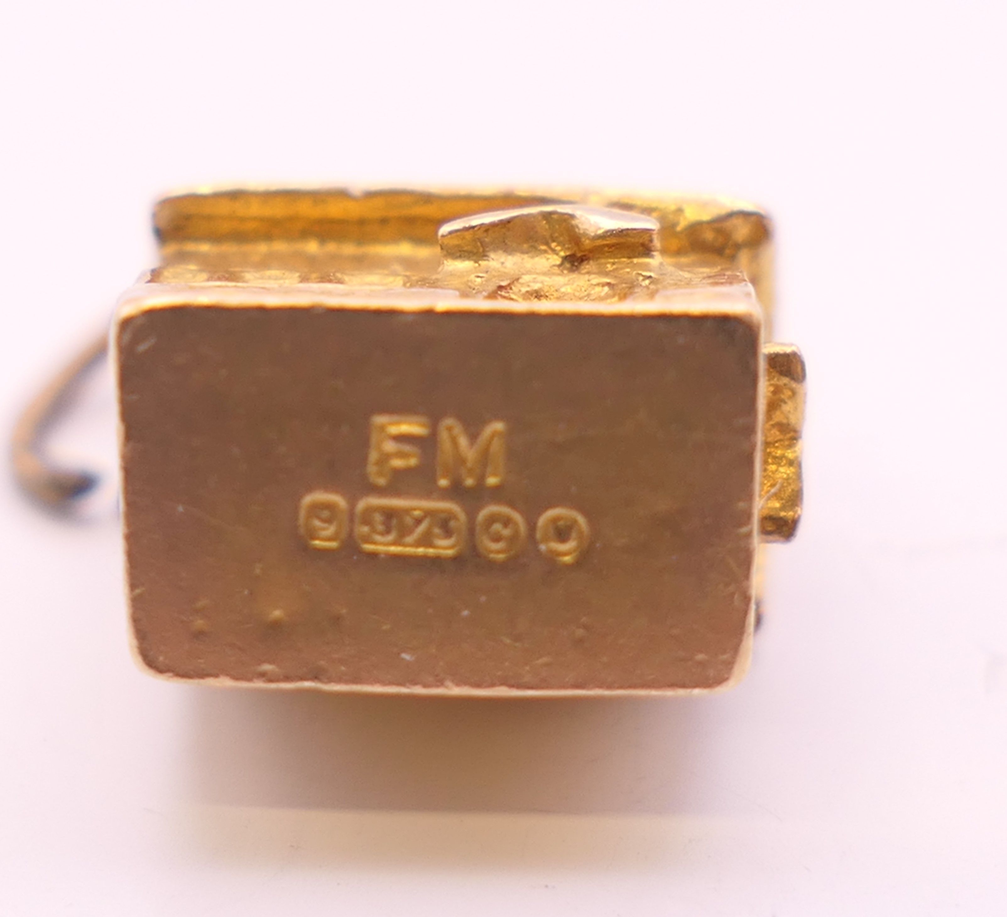 A 9 ct gold bracelet and charms. Bracelet 18 cm long. 58.6 grammes. - Image 8 of 17