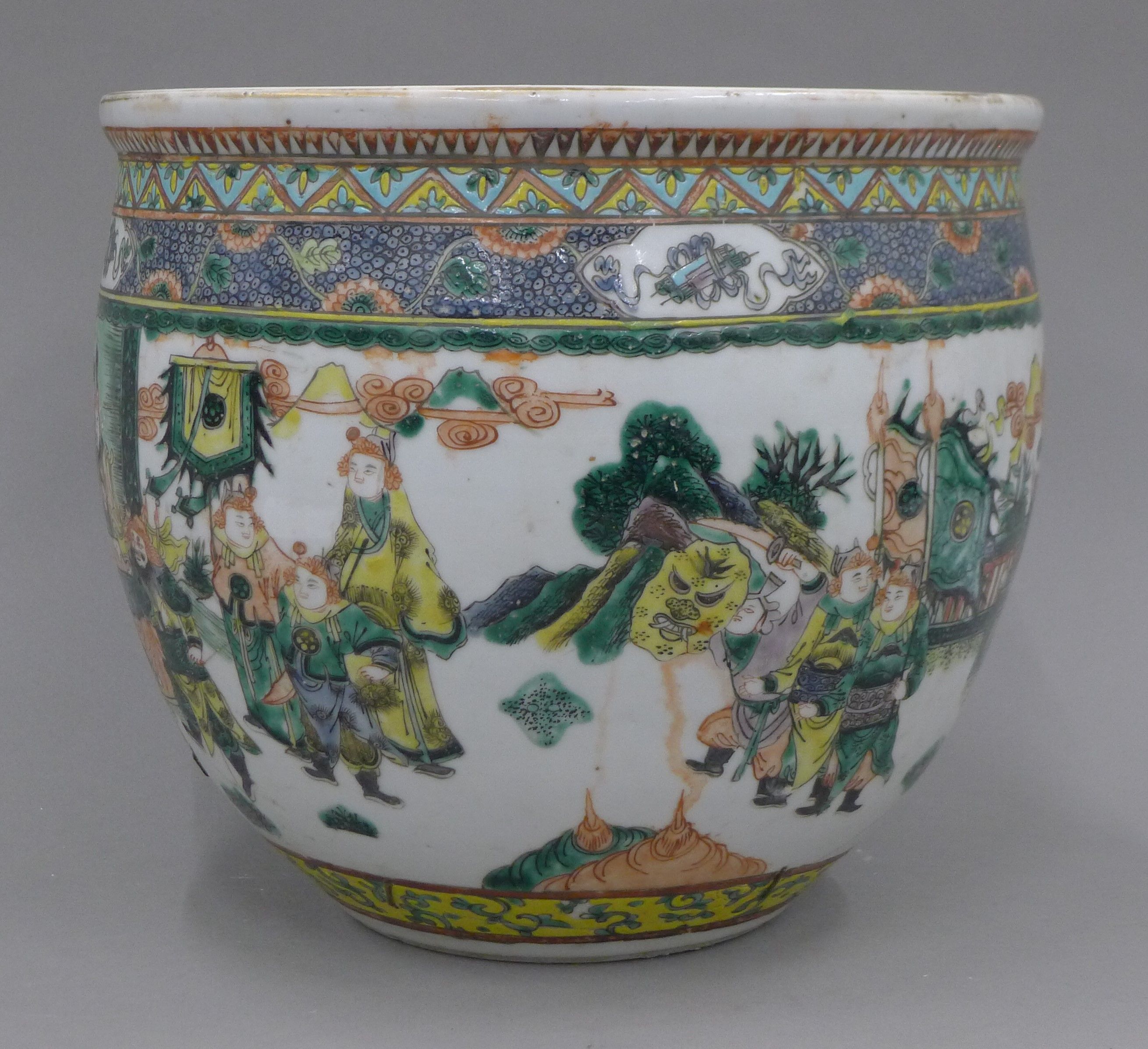 A 19th century Chinese porcelain famille verte jardiniere. 22.5 cm high. - Image 3 of 9