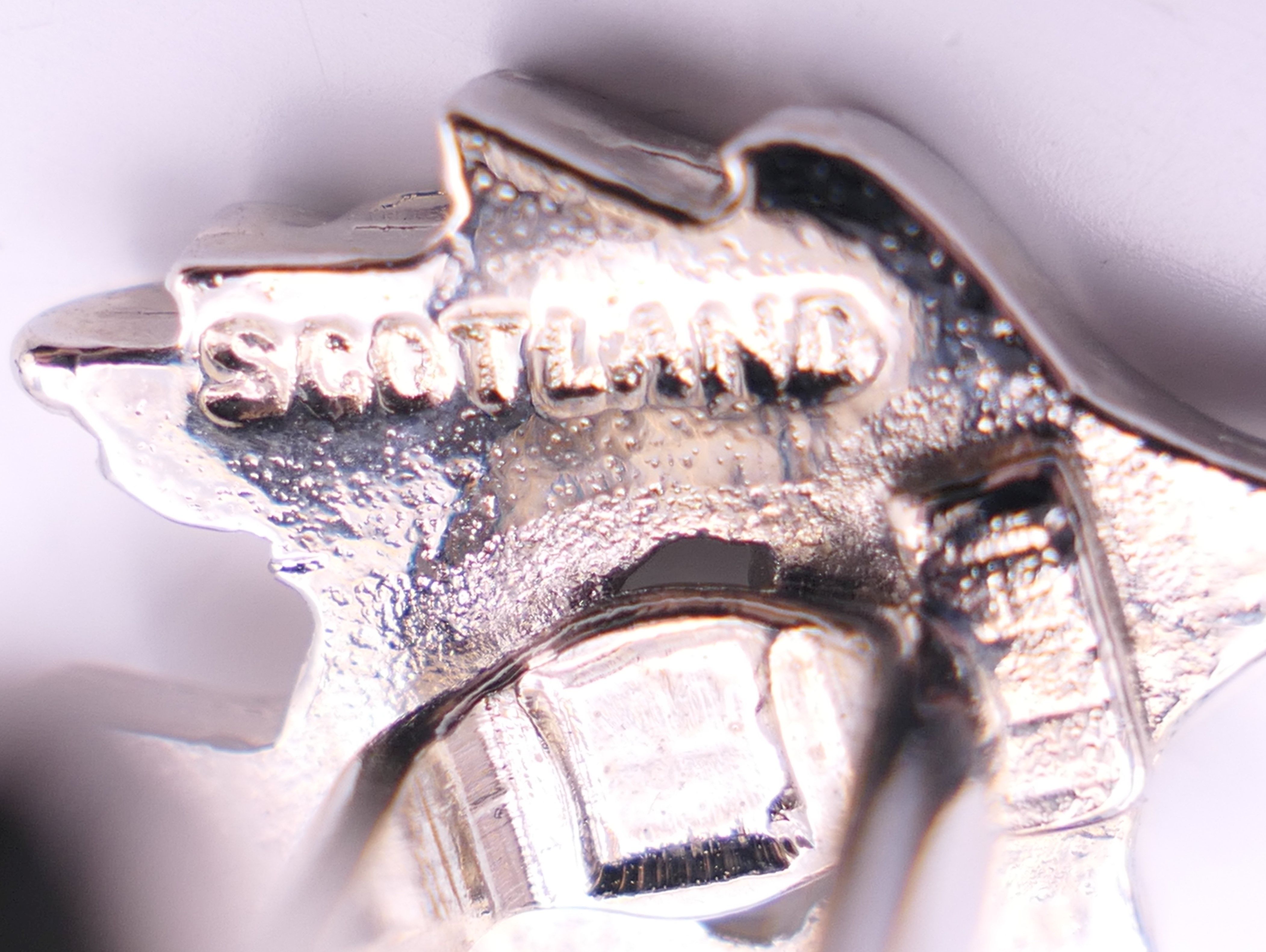 A Scottish Thistle brooch and matching cufflinks. Brooch 9 cm long. - Image 5 of 5