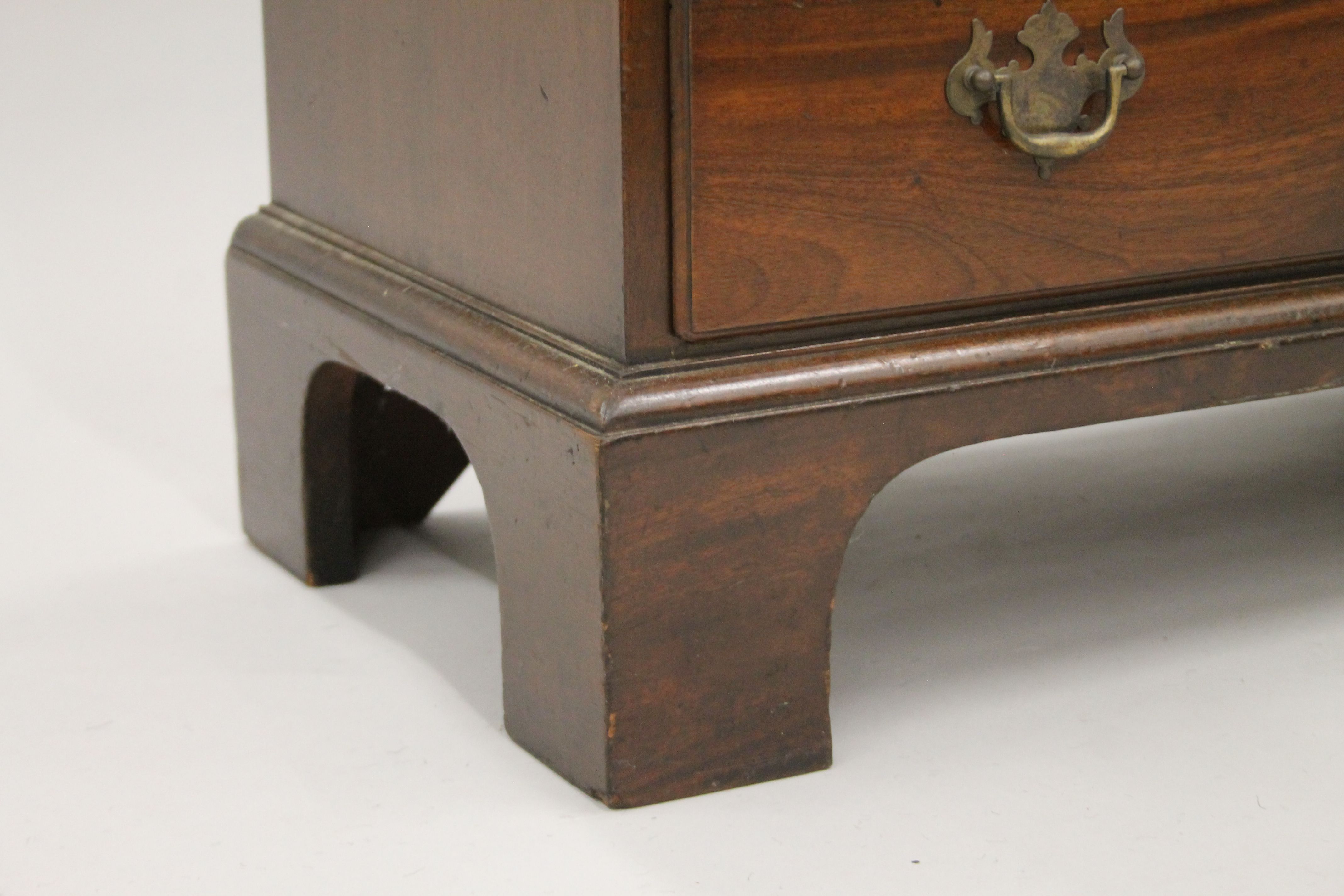 A mahogany bachelor's chest, - Image 6 of 7