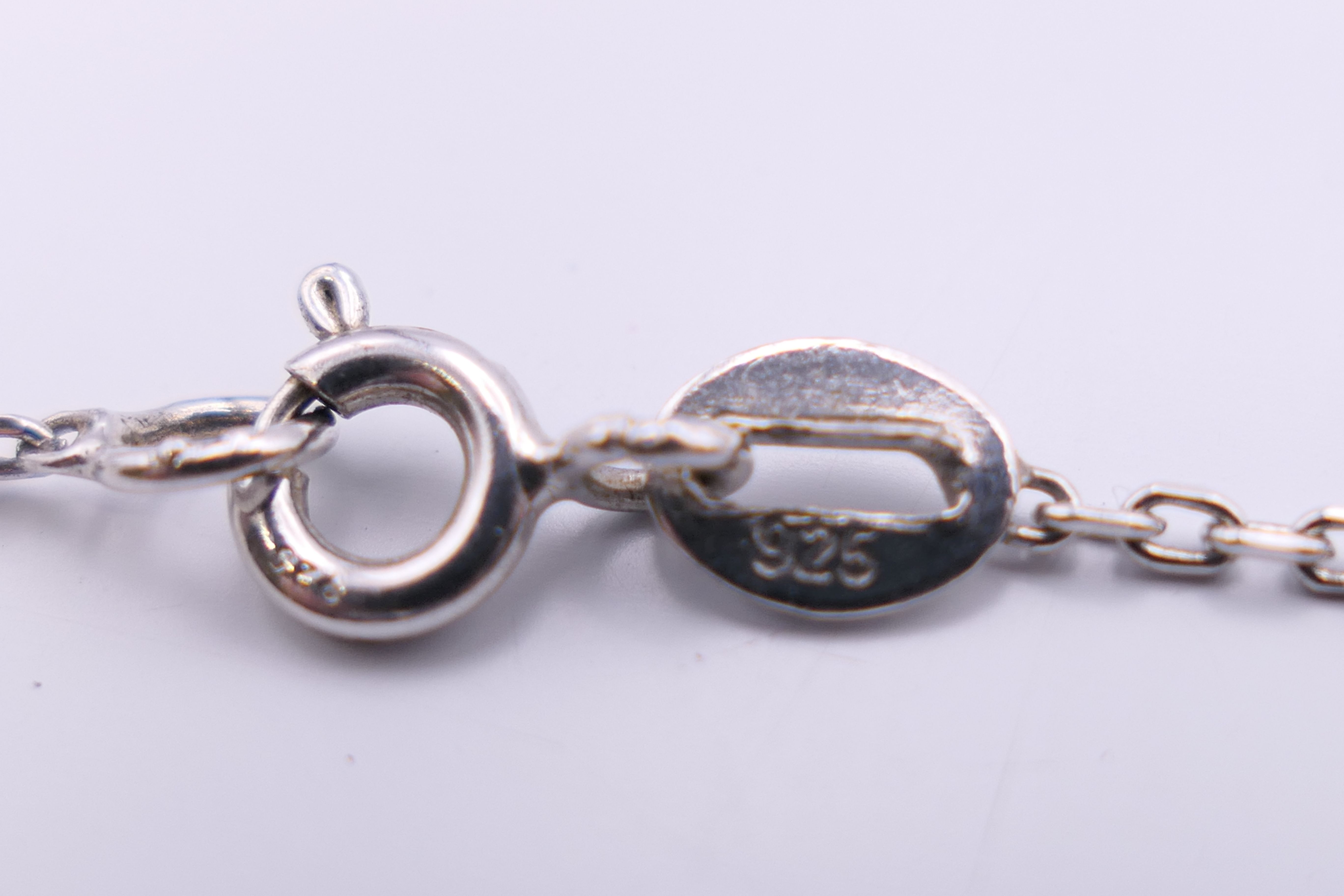 An Art Nouveau style drop pendant on a silver chain. Chain 46 cm long, pendant 5.5 cm high. - Image 6 of 7