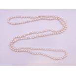 A string of pearl beads. 120 cm long.