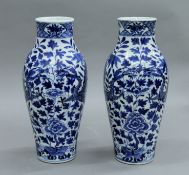 A pair of Chinese blue and white porcelain vases,