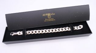A gentleman's silver bracelet. 21.5 cm long.