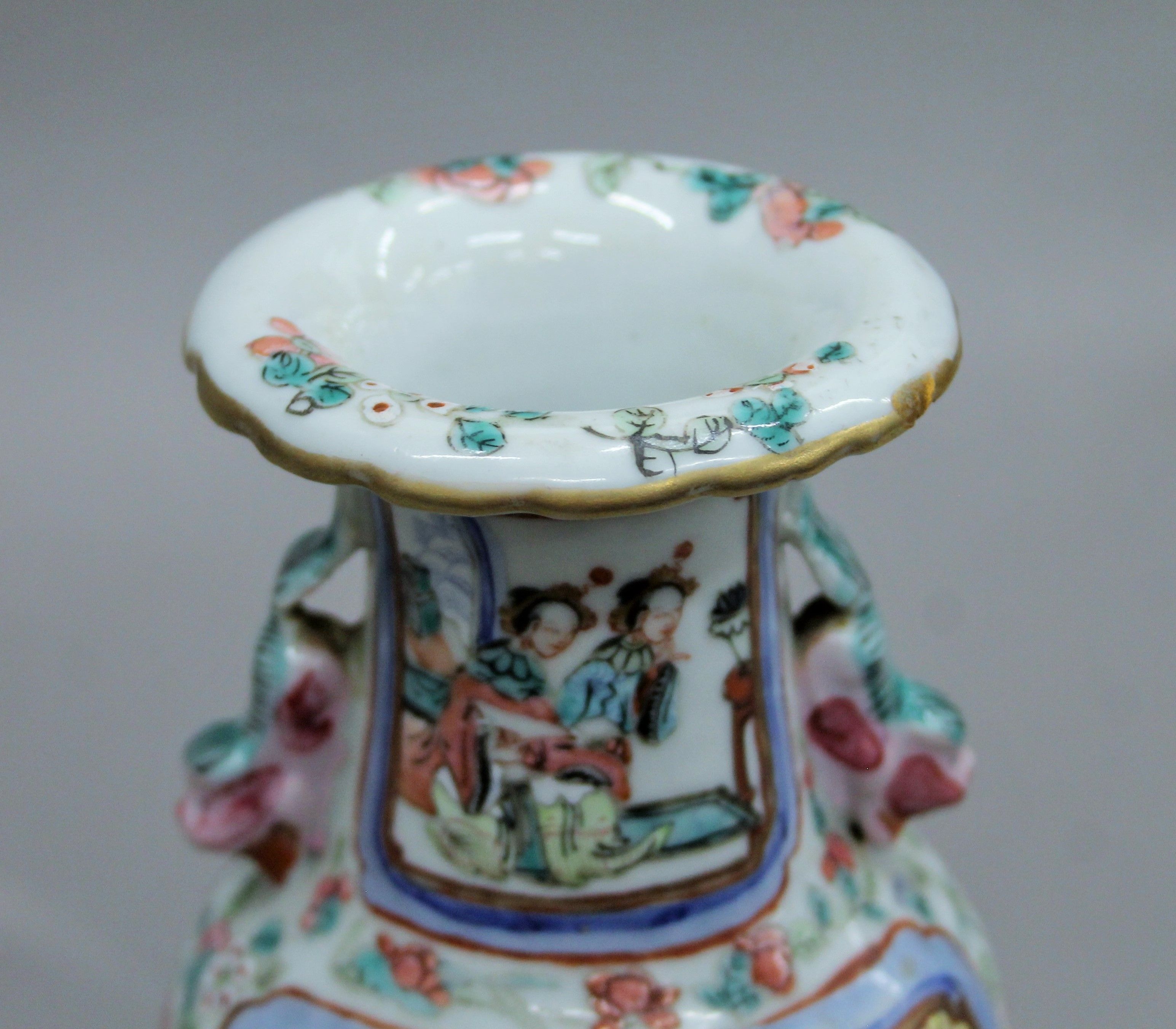 A 19th century Canton porcelain vase. 21.5 cm high. - Image 3 of 7
