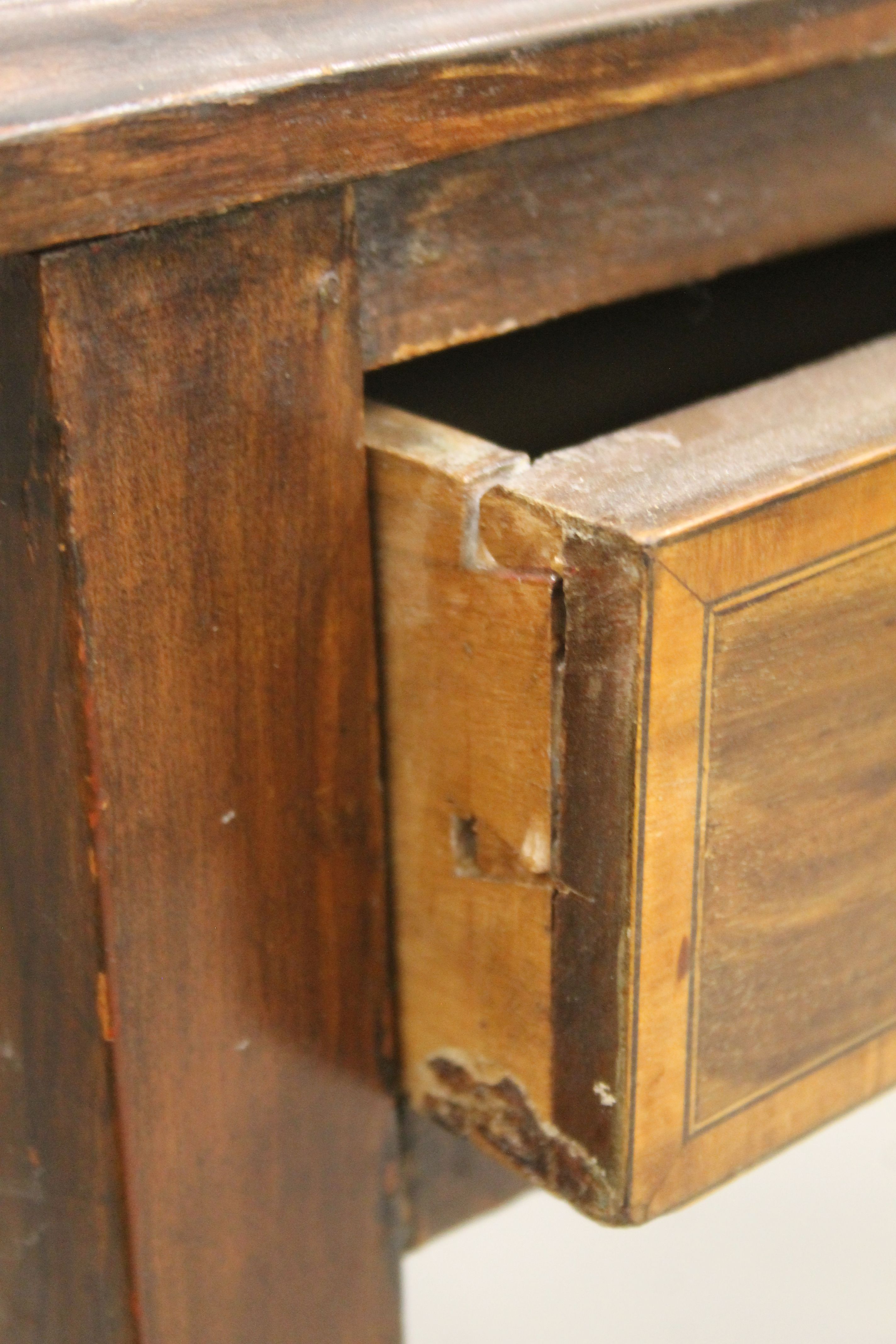 An Edwardian line inlaid mahogany bonheur du jour. 87.5 cm wide. - Image 6 of 8