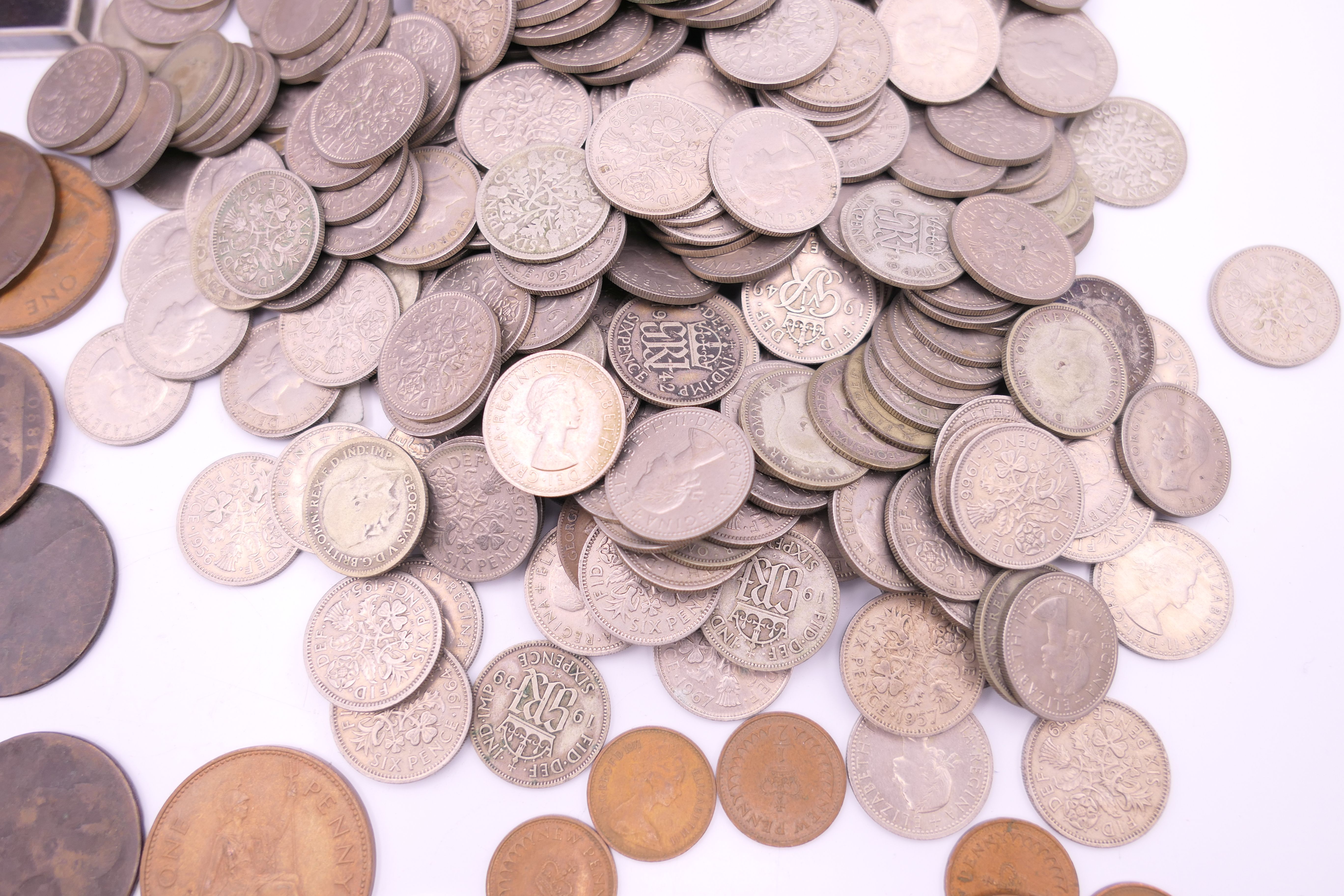 A collection of coins, including sixpences, pennies, farthings, half pennies, etc. - Image 7 of 10