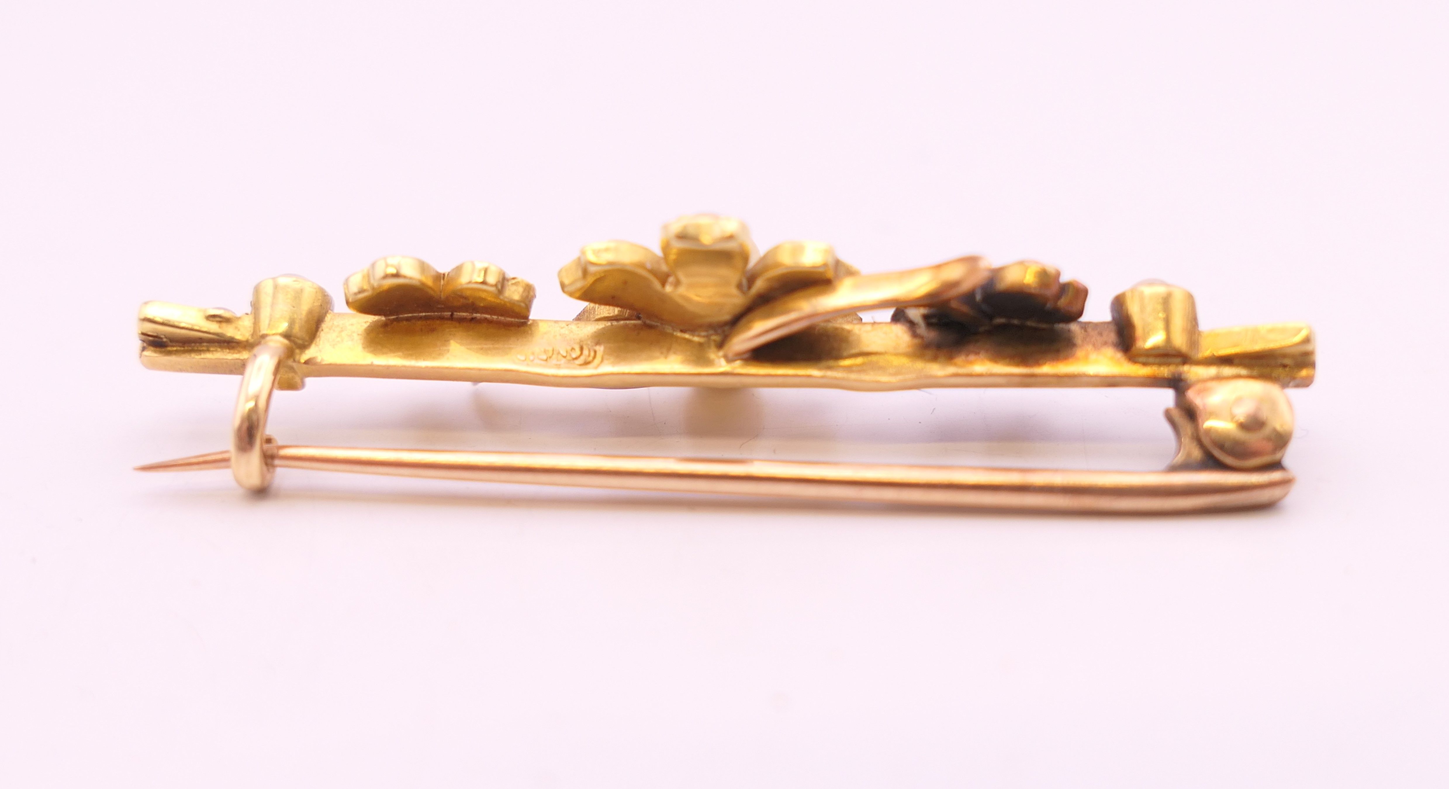 A 9 ct gold bar brooch decorated with flowers and seed pearls. 4.25 cm long. 4. - Image 3 of 4