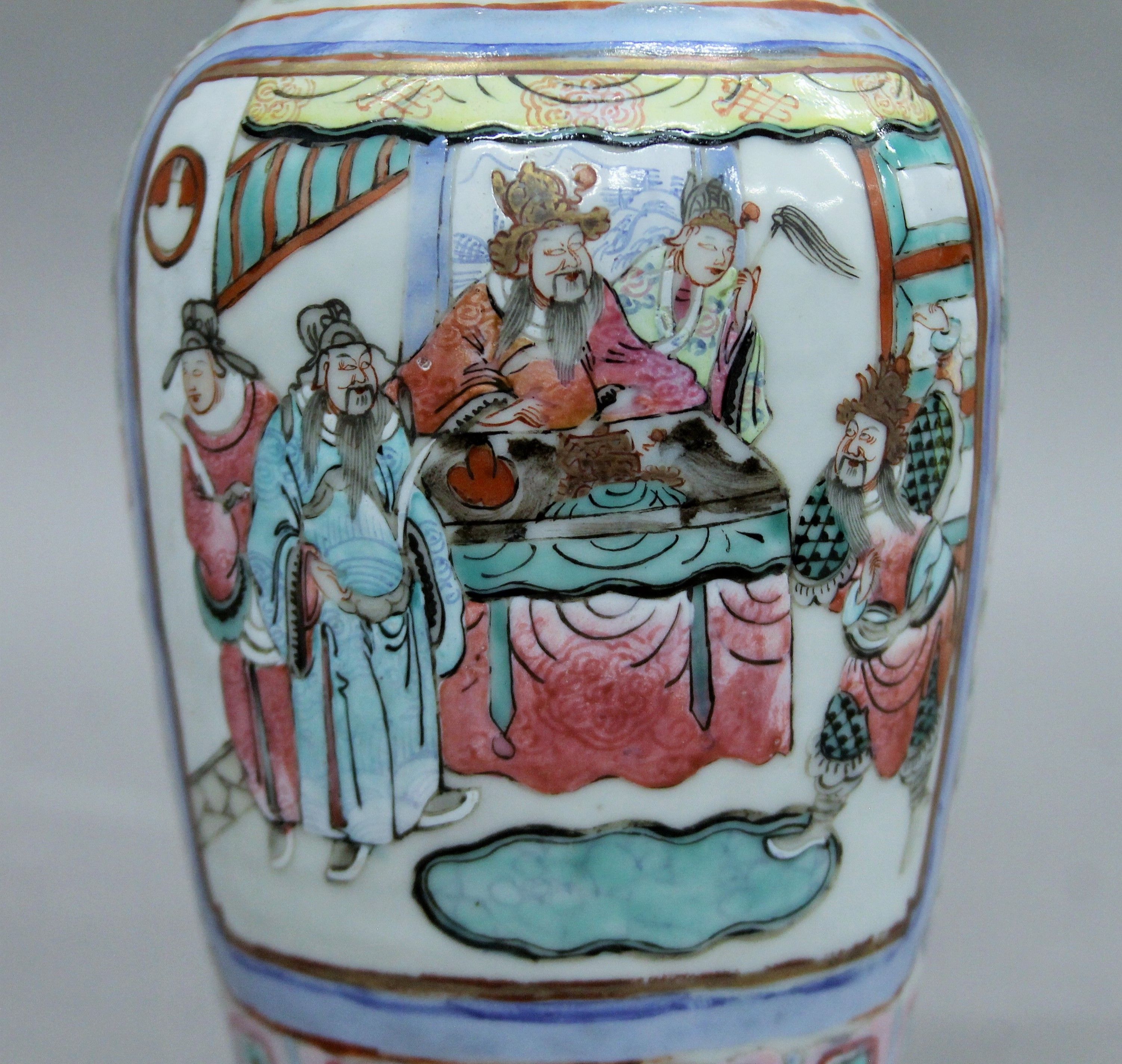 A 19th century Canton porcelain vase. 21.5 cm high. - Image 4 of 7