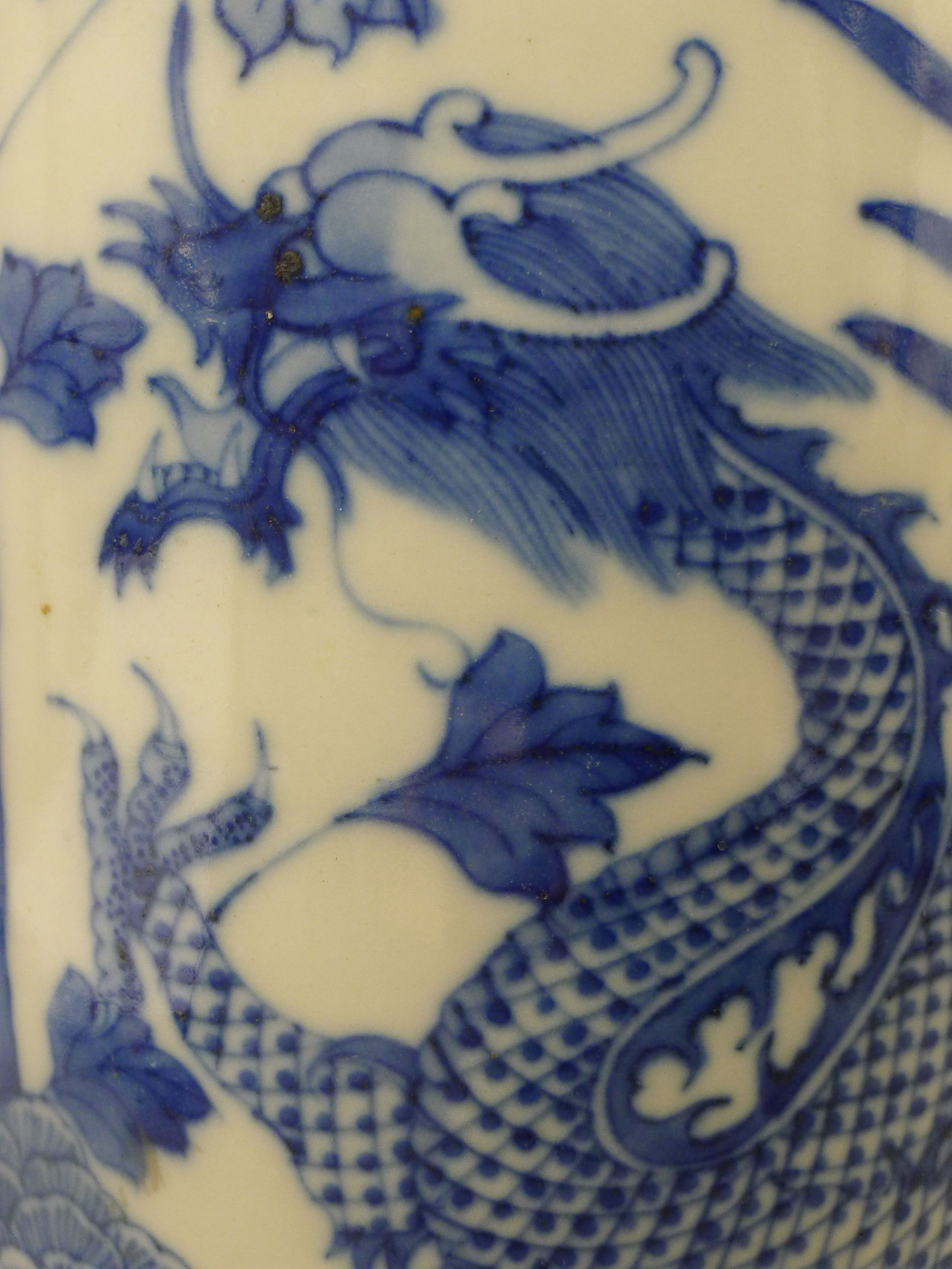 A Chinese blue and white porcelain Rouleau vase. 37 cm high. - Image 12 of 12