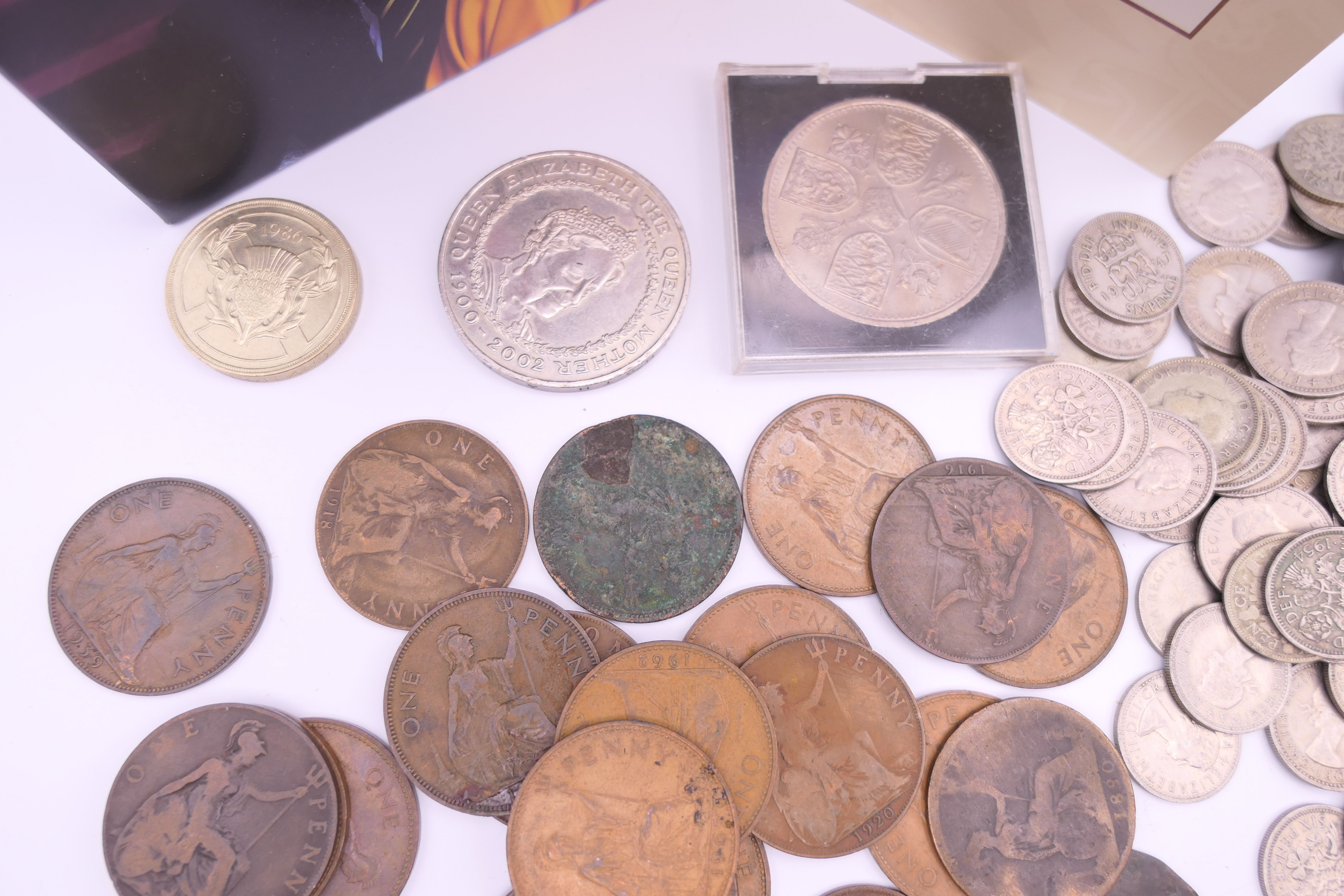 A collection of coins, including sixpences, pennies, farthings, half pennies, etc. - Image 4 of 10