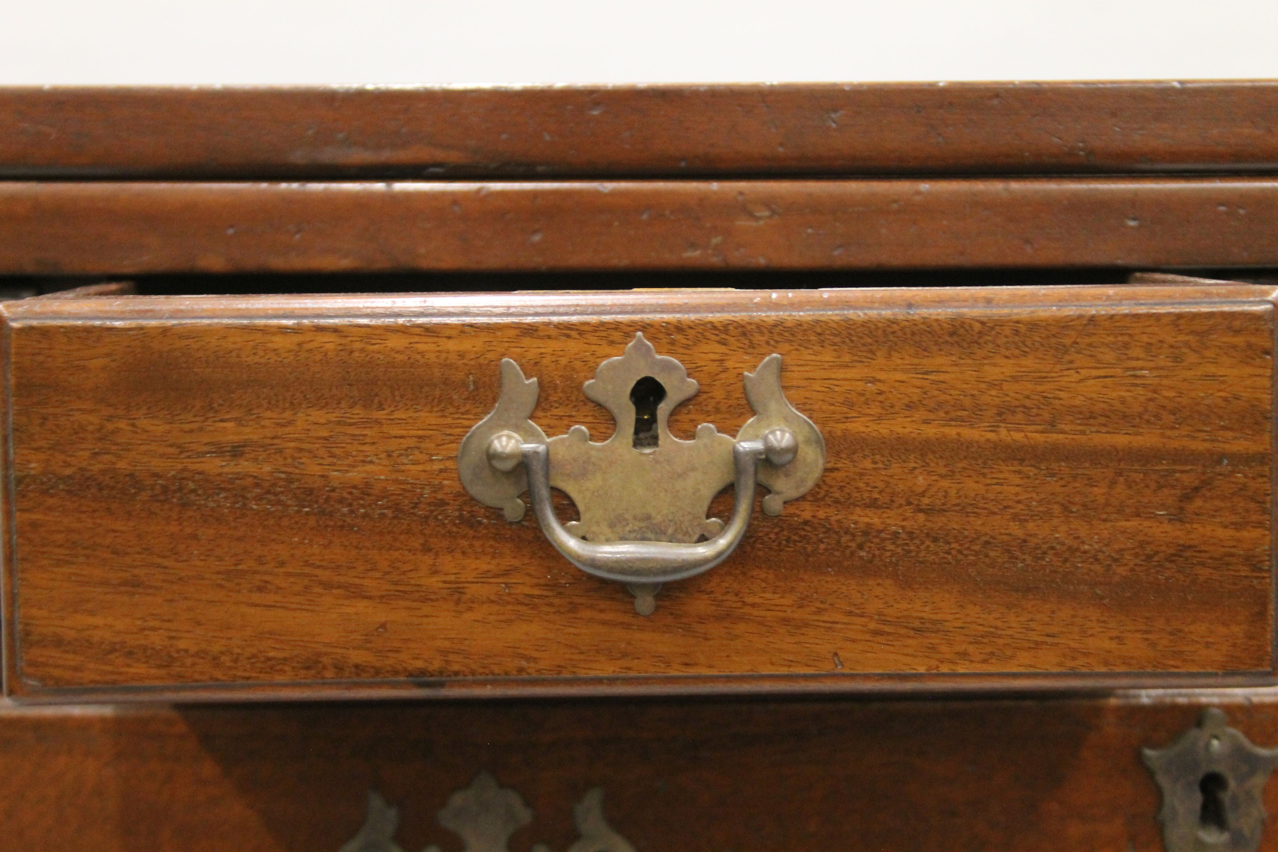 A mahogany bachelor's chest, - Image 4 of 7