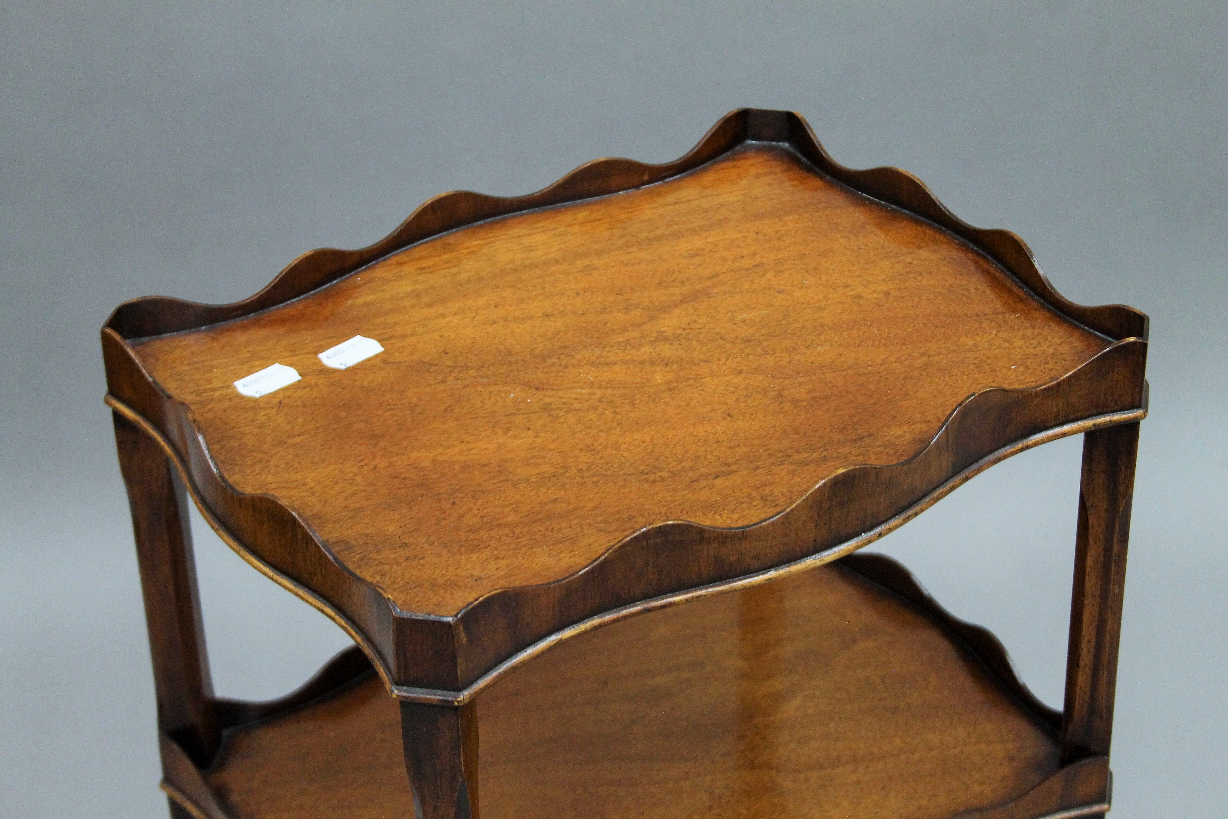 A three-tier mahogany Reprodux side table. 67.5 cm high. - Image 3 of 4