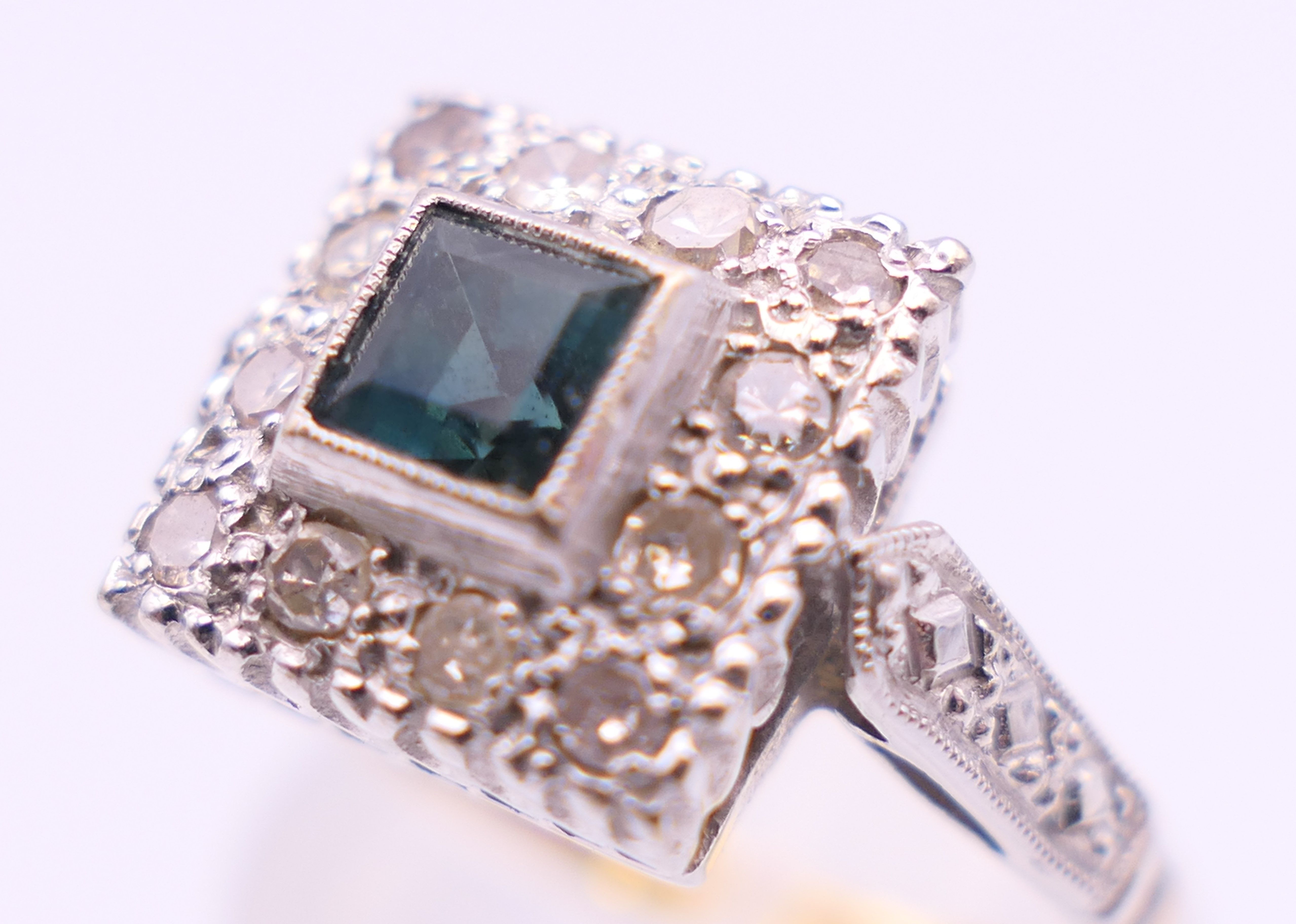 An Art Deco style 18 ct gold diamond and sapphire ring. Ring size M. 4.6 grammes total weight. - Image 6 of 8
