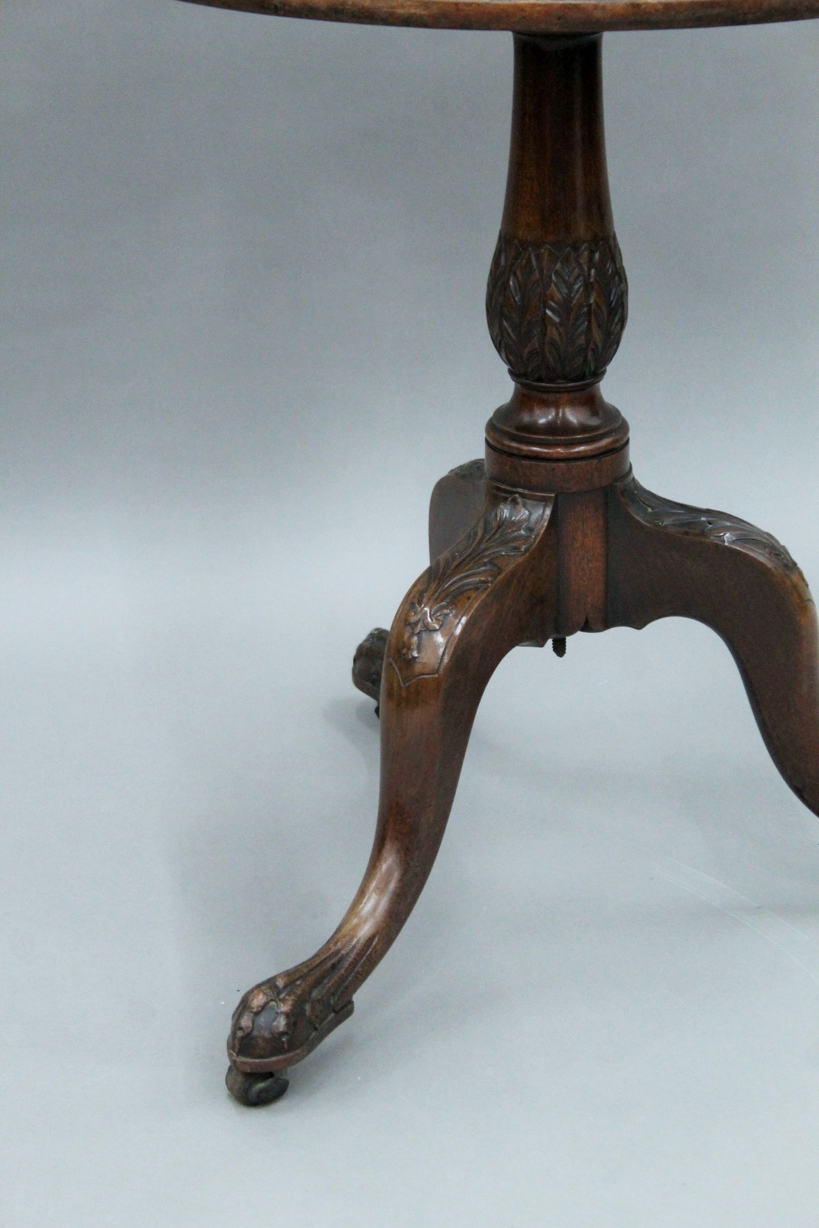 A mahogany two-tier dumb waiter. 100 cm high. - Image 4 of 4