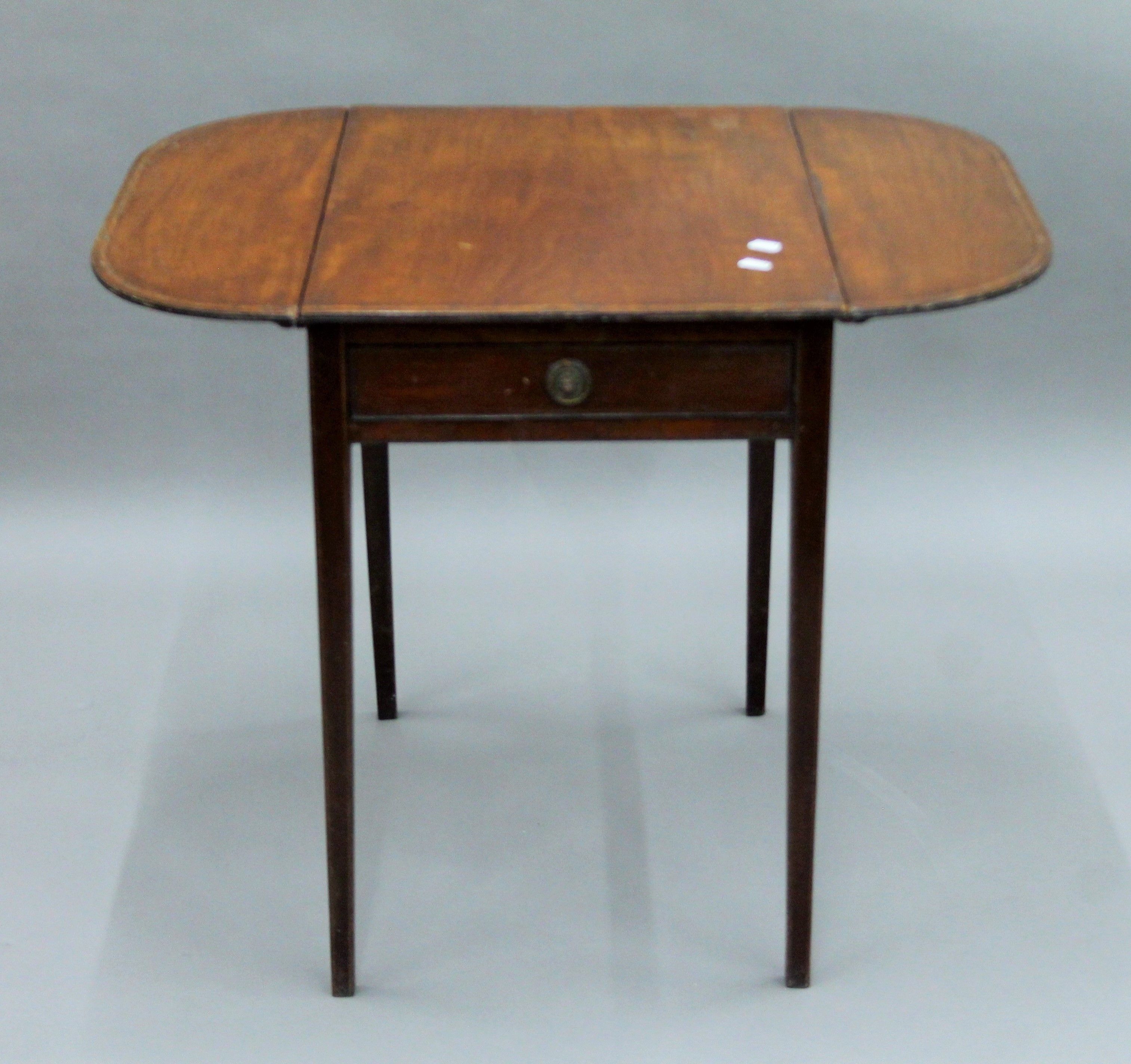 A 19th century mahogany single drawer drop leaf Pembroke table. 45 cm wide flaps down. - Image 4 of 11