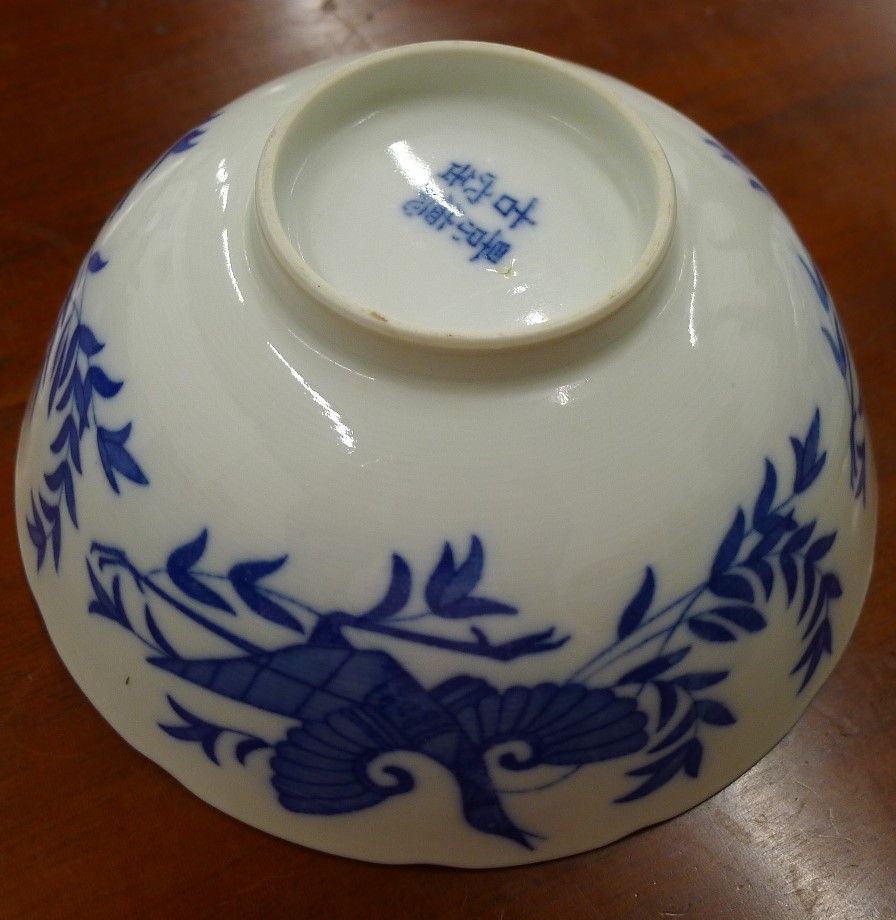 A quantity of Oriental and other ceramics. - Image 15 of 17