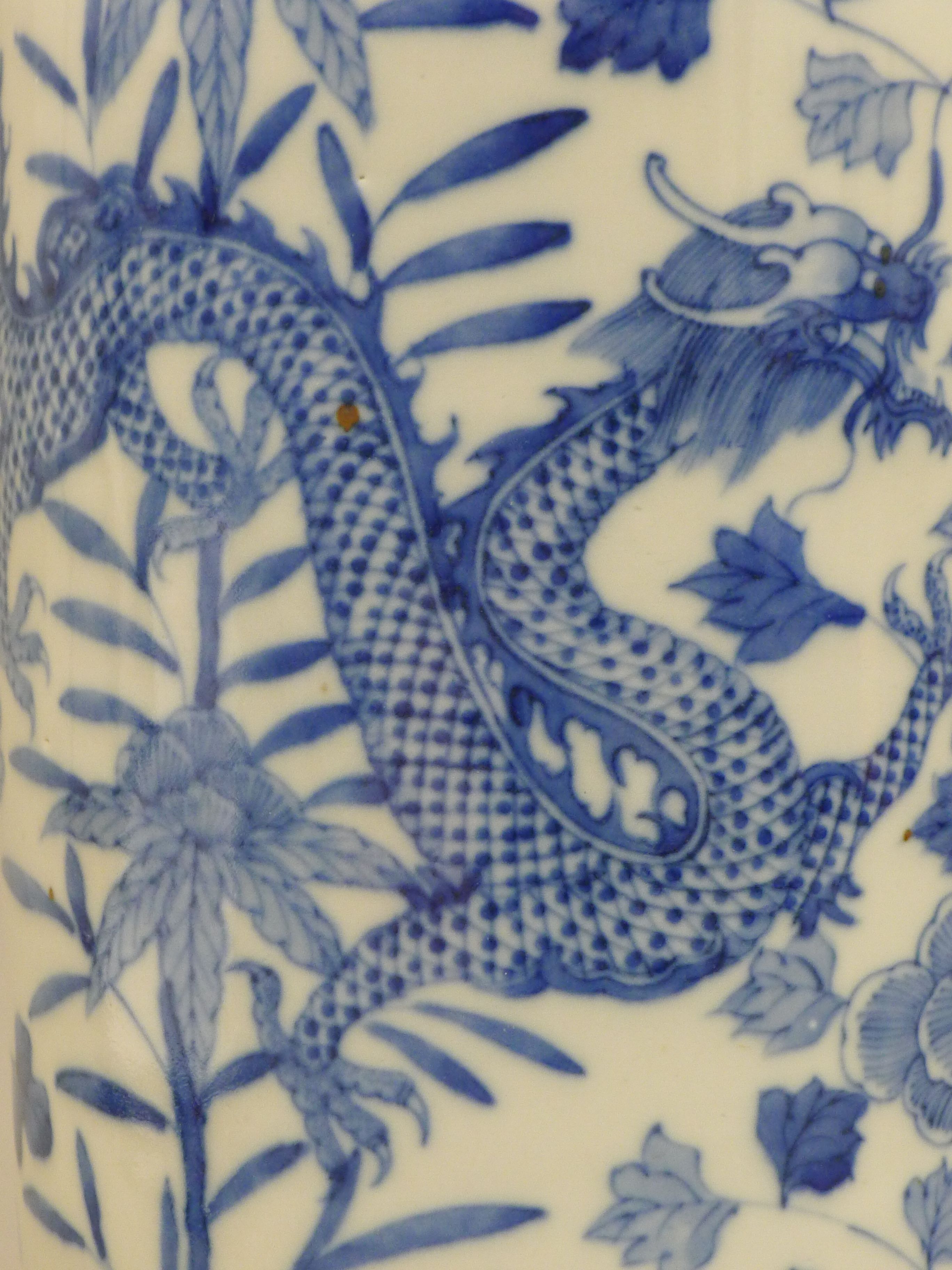 A Chinese blue and white porcelain Rouleau vase. 37 cm high. - Image 11 of 12