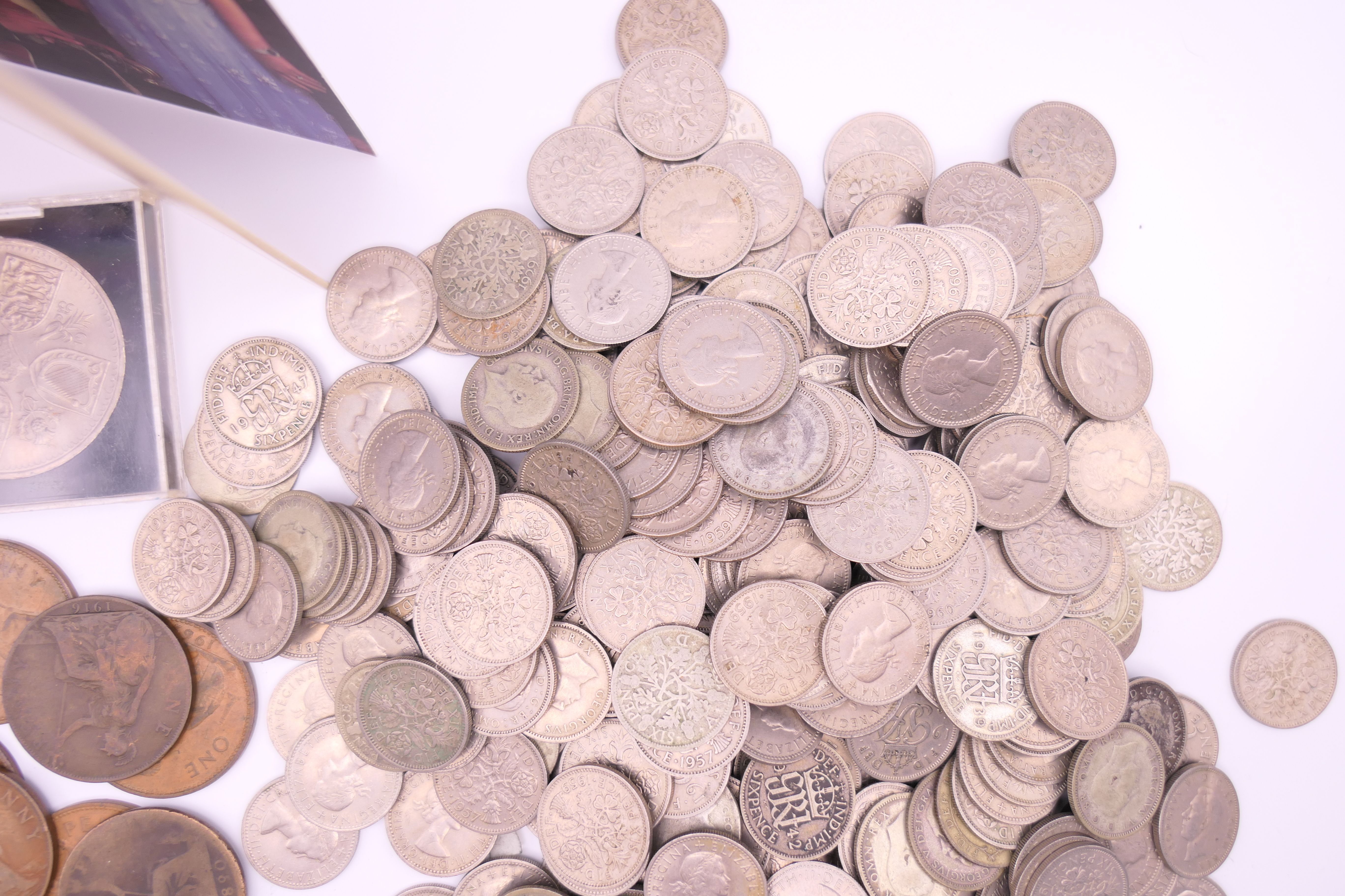 A collection of coins, including sixpences, pennies, farthings, half pennies, etc. - Image 8 of 10