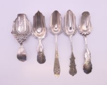 Five Continental silver caddy spoons. Largest 13 cm long.