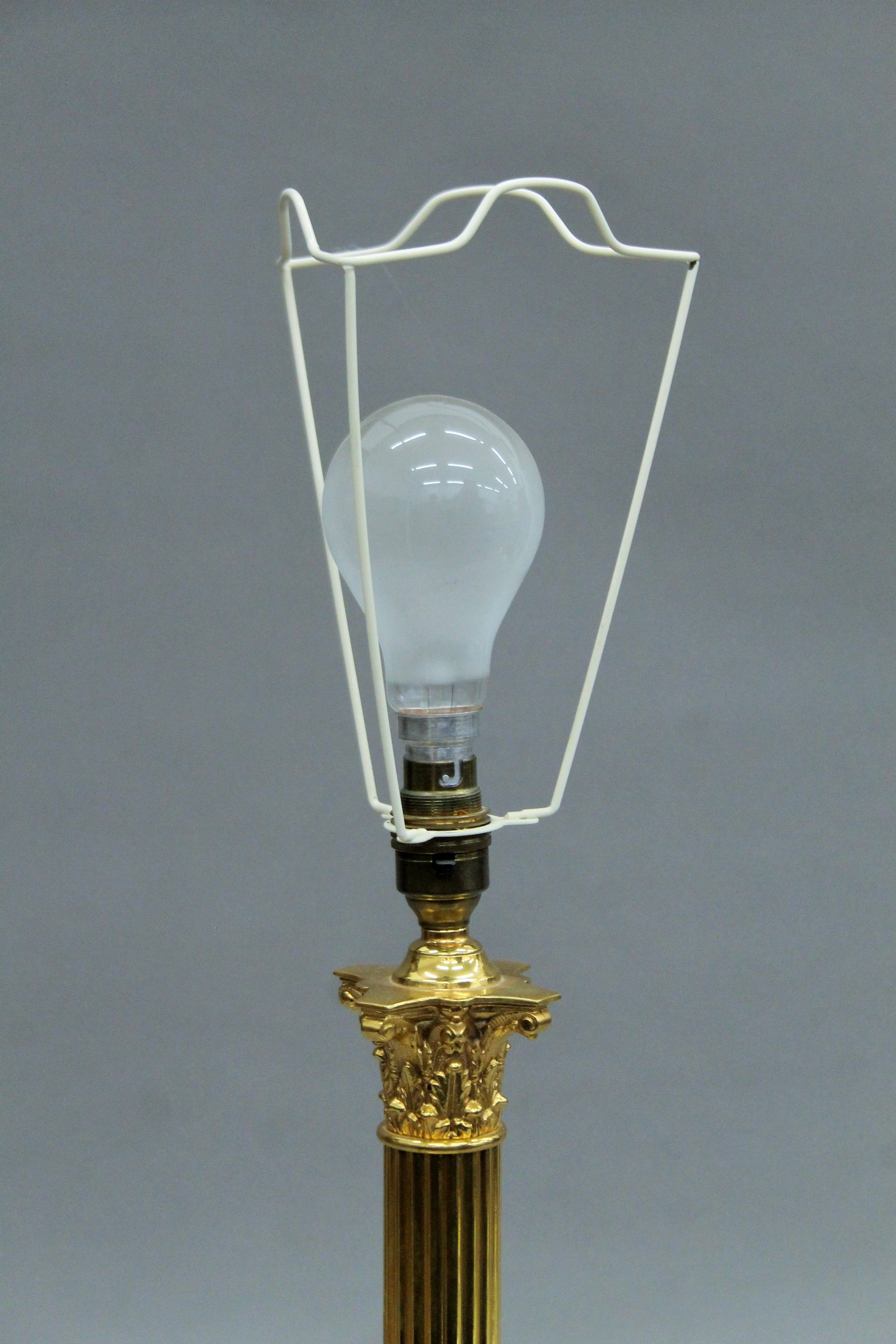 An ormolu columnar table lamp. 43 cm high excluding bulb. - Image 2 of 3