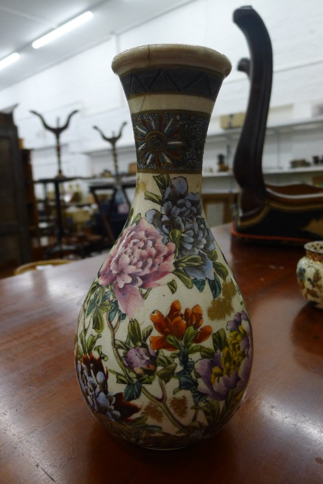 A quantity of Oriental and other ceramics. - Image 3 of 17