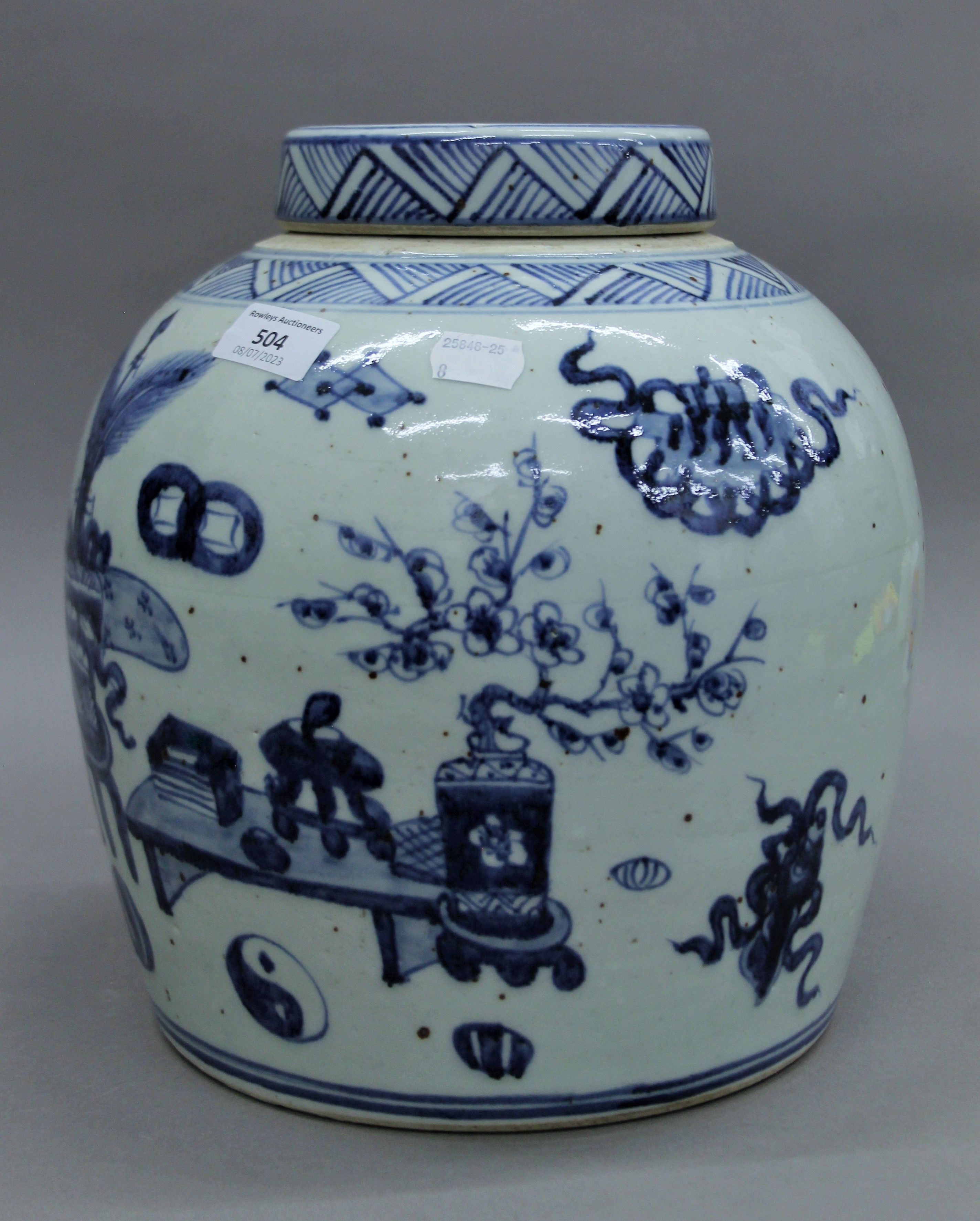 A large Chinese blue and white porcelain ginger jar. - Image 3 of 7