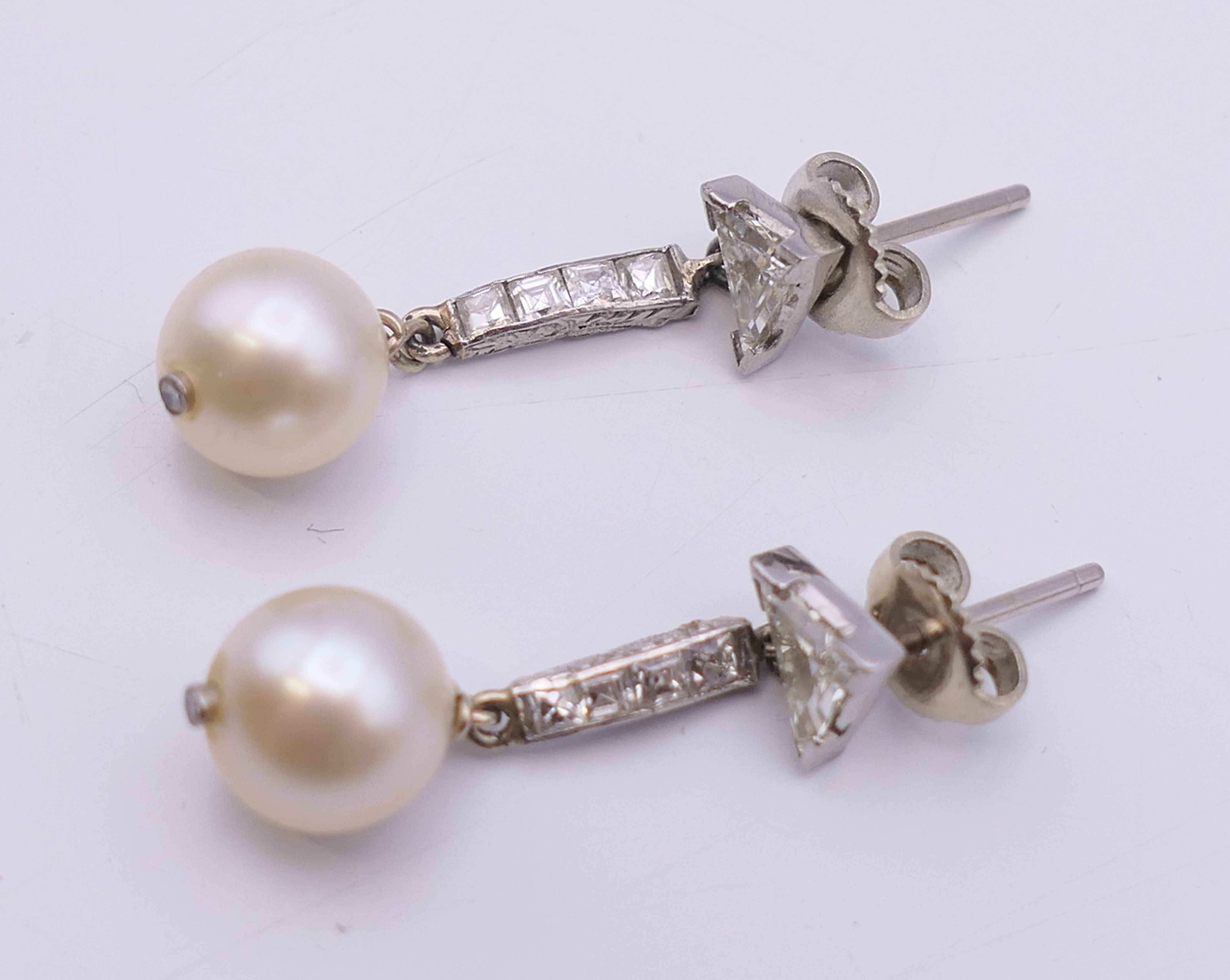 A pair of Art Deco diamond and pearl earrings. 3 cm high. - Image 5 of 7