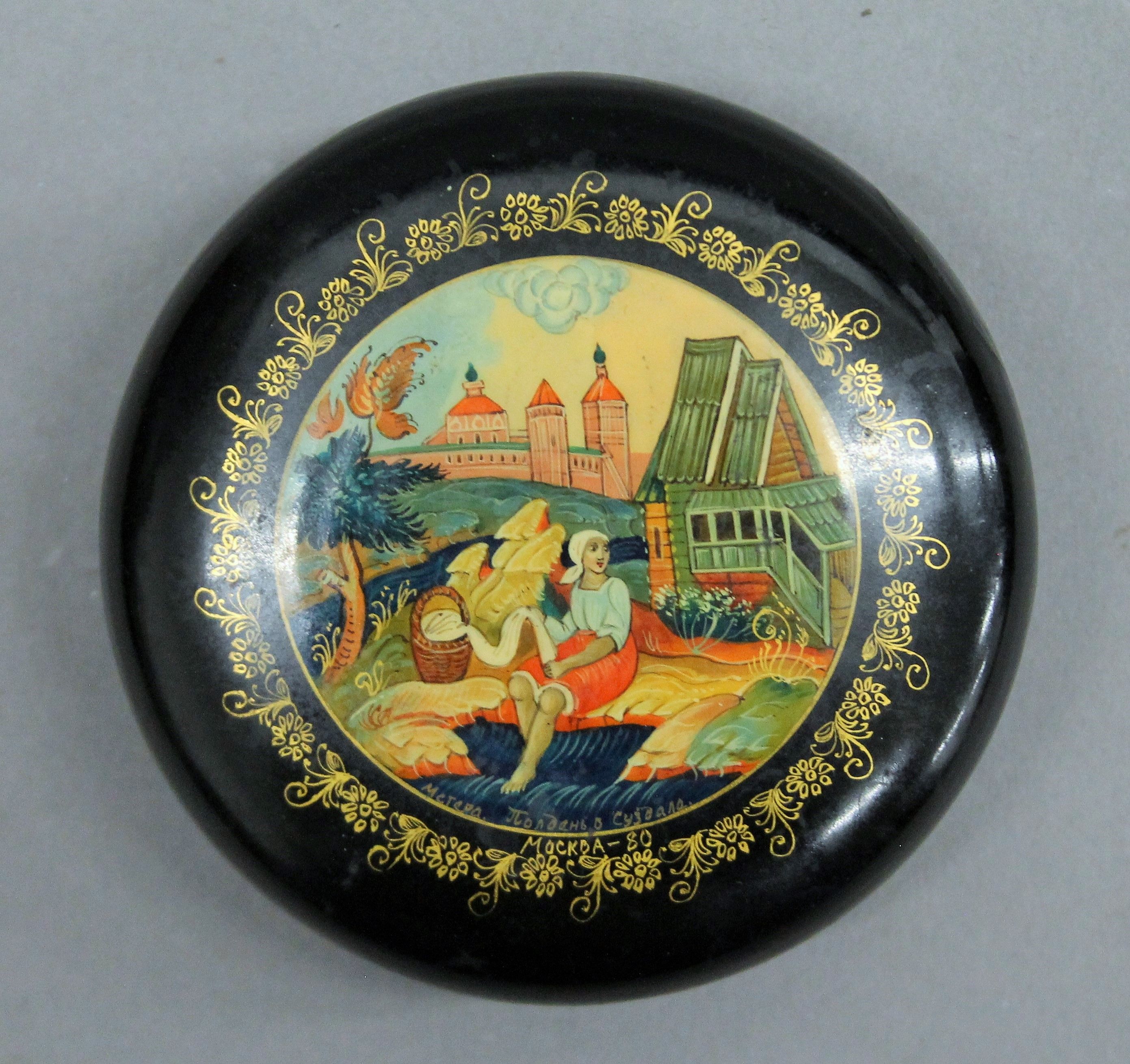 Two Russian black lacquered trinket boxes. The largest 9 cm diameter. - Image 3 of 7