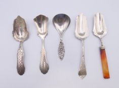 Five Continental silver caddy spoons. Largest 12.5 cm long.