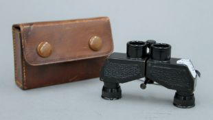 A pair of Negretti & Zambra Theatour 5X opera glasses in leather case. 9 cm wide.